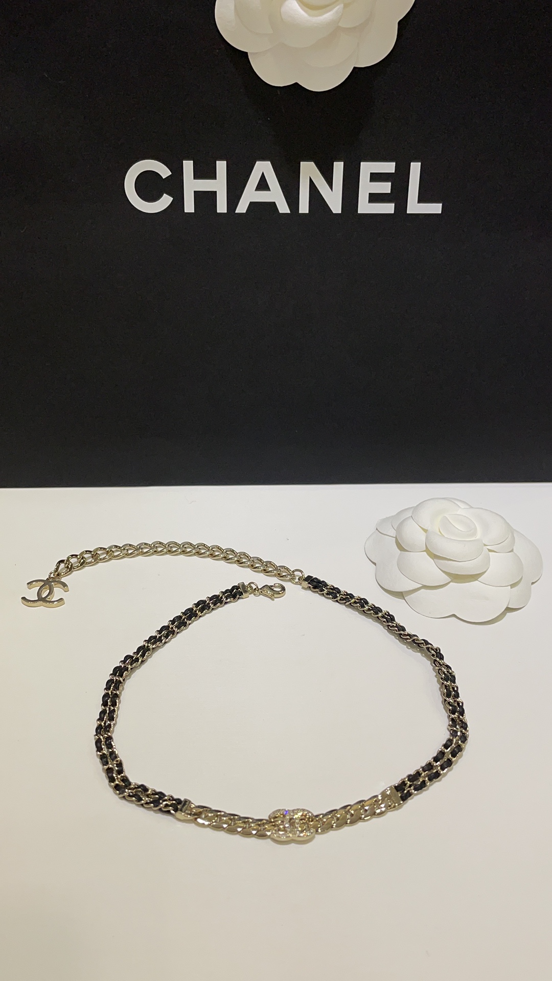 Chanel 𝑪𝒉𝒂𝒏𝒆𝒍 24P满钻双C皮穿链黑色小羊皮项链choker