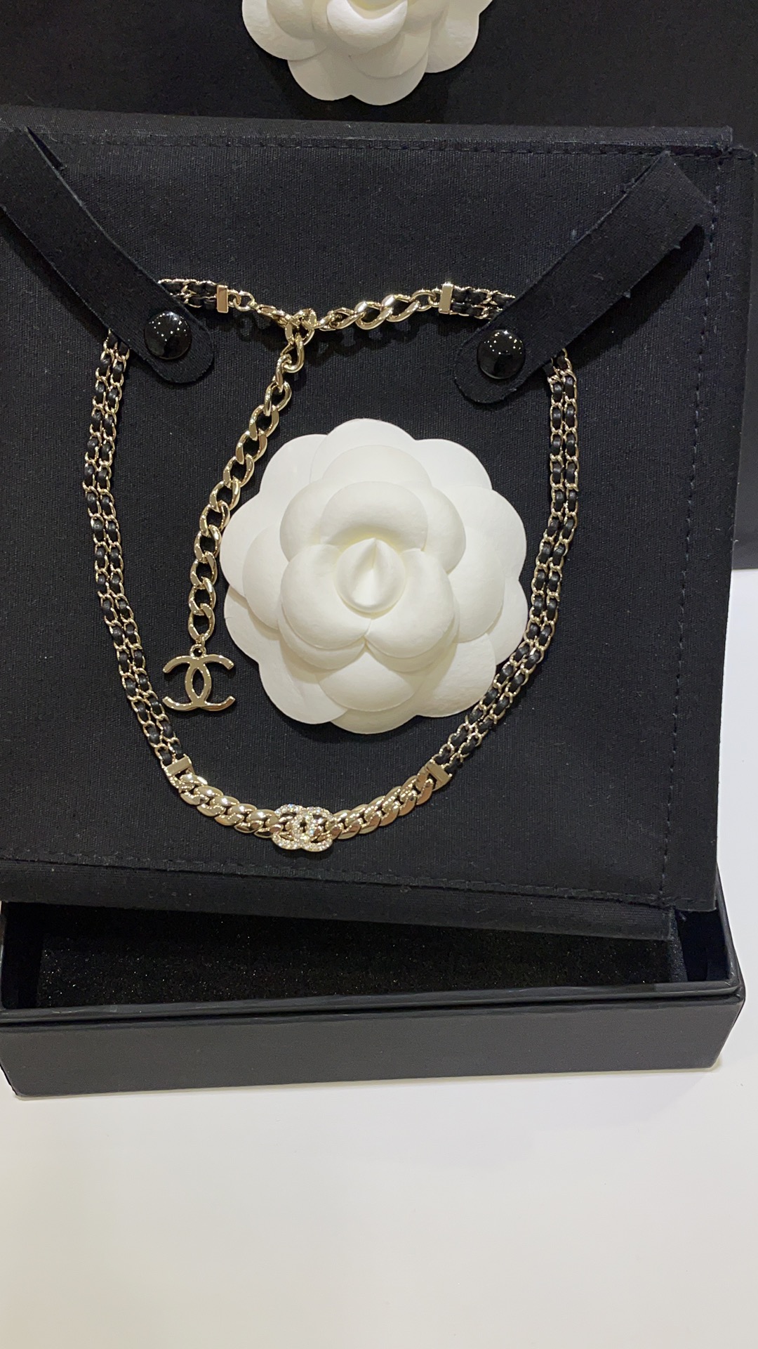Chanel 𝑪𝒉𝒂𝒏𝒆𝒍 24P满钻双C皮穿链黑色小羊皮项链choker