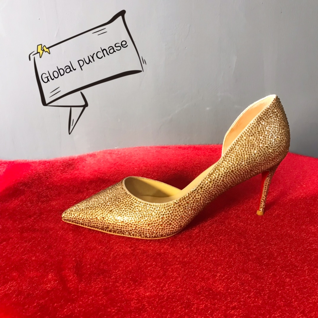 NO:100170,High-end custom diamond classic series!  H8.5Cm, size 34-42. Leather big sole. 9039-026 light gold bottom, crystal yellow imitation diamond. Large bottom trademark buckle. Official website synchronization Standard European code Reference: 9039-026 Color:gold/gold Material:diamond Lining: goat leather Heel height:8.5Cm Sole:leather sole Size:EUR 34-42 (US 4-11):,,christian louboutin,Leather soles19860909高端订制 钻石精典款系列！ H8.5Cm,尺码34-42码.真皮大底.9039-026浅金底,水晶黄色仿奥钻.大底商标扣.官网同步 标准欧码 Reference:9039-026 Color:gold/gold Material:diamond Lining: goat leather Heel heigh:8.5Cm Sole:leather sole Size:EUR 34－42（US 4一11) :,,christian louboutin,Leather soles,Women's Shoes