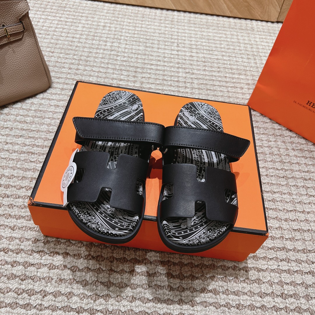 NO:164857,Second uncle's slippers couple outfit. Full leather series. The official website and Xiaohongshu are synchronized with the latest color matching Hermes hits, with an upgraded version of workmanship, high quality!   Fashionable and trendy upper inner footbed genuine leather shopping. Complete color matching. Fine workmanship. Comfortable and soft on the feet. Size 35--46. (45.46 customized), slippers, hermes, slippers19860909二舅拖鞋情侣装.全真皮系列 官网、小红书同步最新配色爱马仕爆款火热上线,做工升级版,高品质！  时尚潮流鞋面内里垫脚真皮购造.颜色搭配齐全.做工精细.上脚舒适柔软.码数35—-46.（45.46订做）,拖鞋,hermes,slippers,Women's Shoes