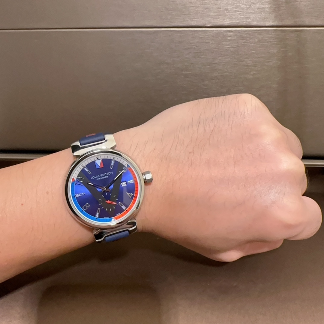 NO:391363,(Nuo) Real-life Louis Vuitton, the perfect embodiment of luxurious style and exquisite watch technology, the performance of power and glory, extraordinary appearance and excellent craftsmanship, the carefully sophisticated 41mm diameter case, a watch made of skilled craftsmanship and unique design. It has excellent structure and embodies the noble historical precipitation of this Geneva watch factory, leading the way in the field of high-end watchmaking, without fear of any occasion,19860909(牛货)实拍路易威登,奢华大器格调与精湛钟表技术的完美化身,力量及光辉之表现,超凡外形与卓越的工艺,精心考究的41毫米直径表壳,以纯熟工艺打造的及独有的设计腕表.具有出色的构造,更凝聚着这家日内瓦制表厂高贵的历史沉淀,在高级制表领域独领风骚,无惧任何场合,,louis vuitton,Watch