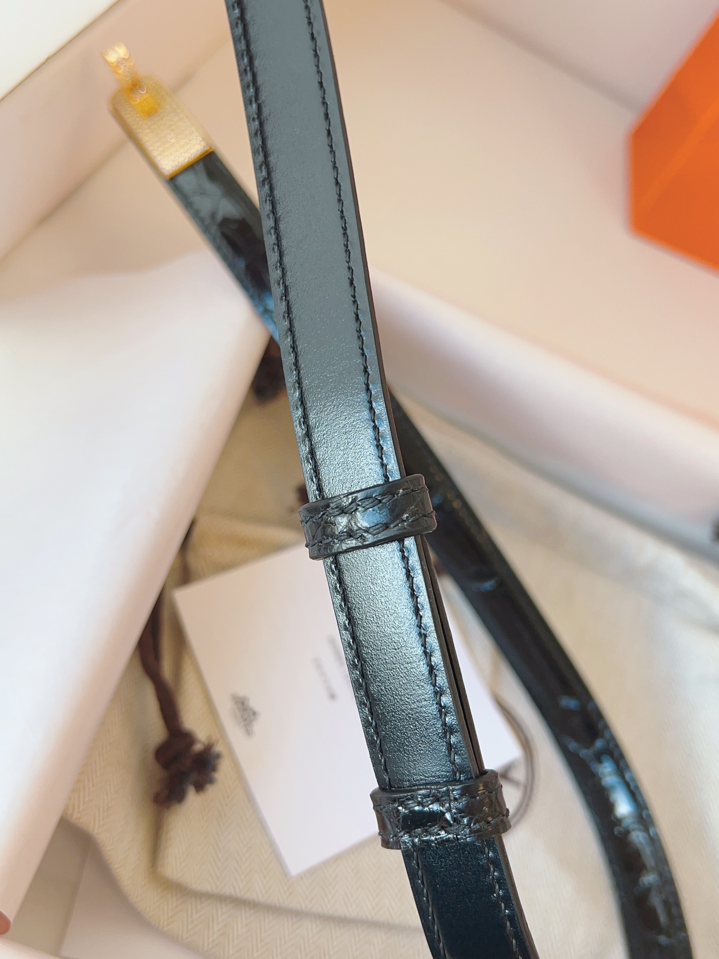 Hermes🇫🇷爱马仕 凯莉 进口高光尼罗鳄鱼皮  [色]Kelly精品满钻五金扣  纯手缝蜡线女士腰带  均码可调节  配全套高级原版包装盒  P:1710