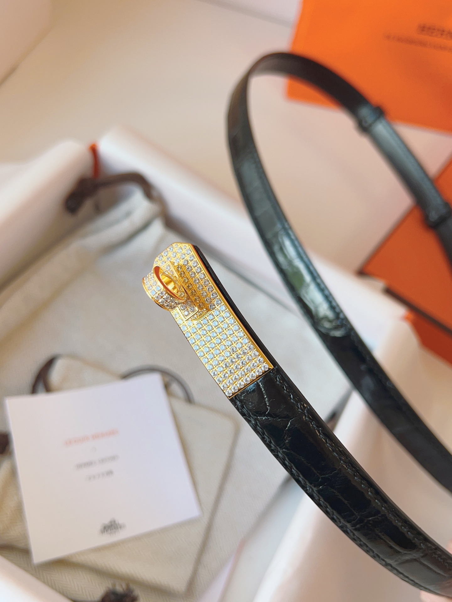 Hermes🇫🇷爱马仕 凯莉 进口高光尼罗鳄鱼皮  [色]Kelly精品满钻五金扣  纯手缝蜡线女士腰带  均码可调节  配全套高级原版包装盒  P:1710