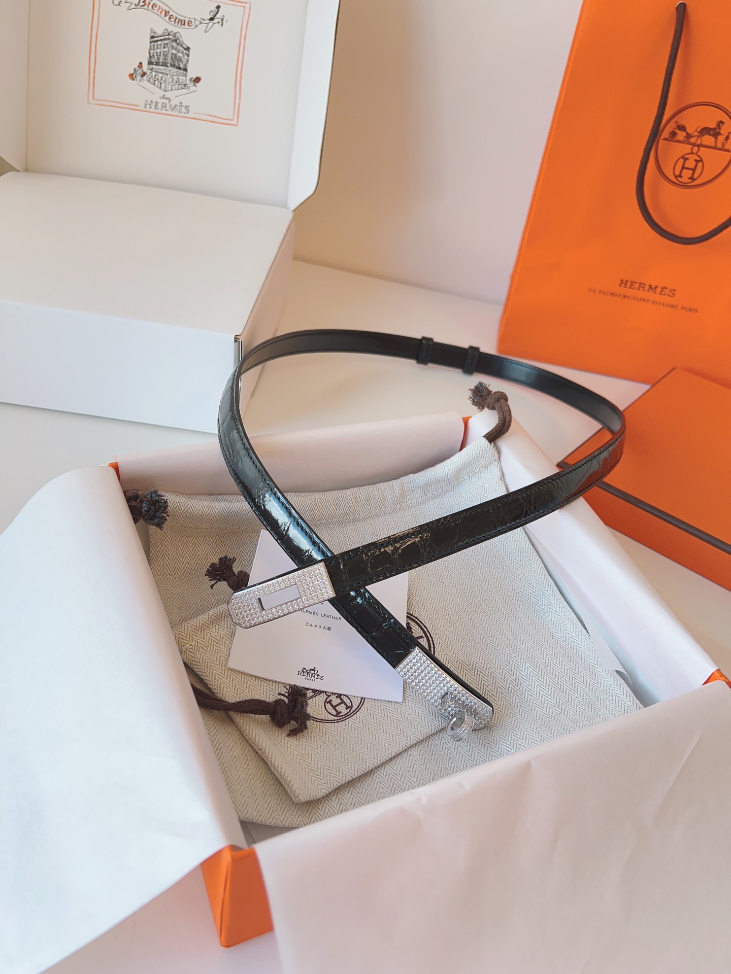 Hermes🇫🇷爱马仕 凯莉 进口高光尼罗鳄鱼皮  [色]Kelly精品满钻五金扣  纯手缝蜡线女士腰带  均码可调节  配全套高级原版包装盒  P:1710