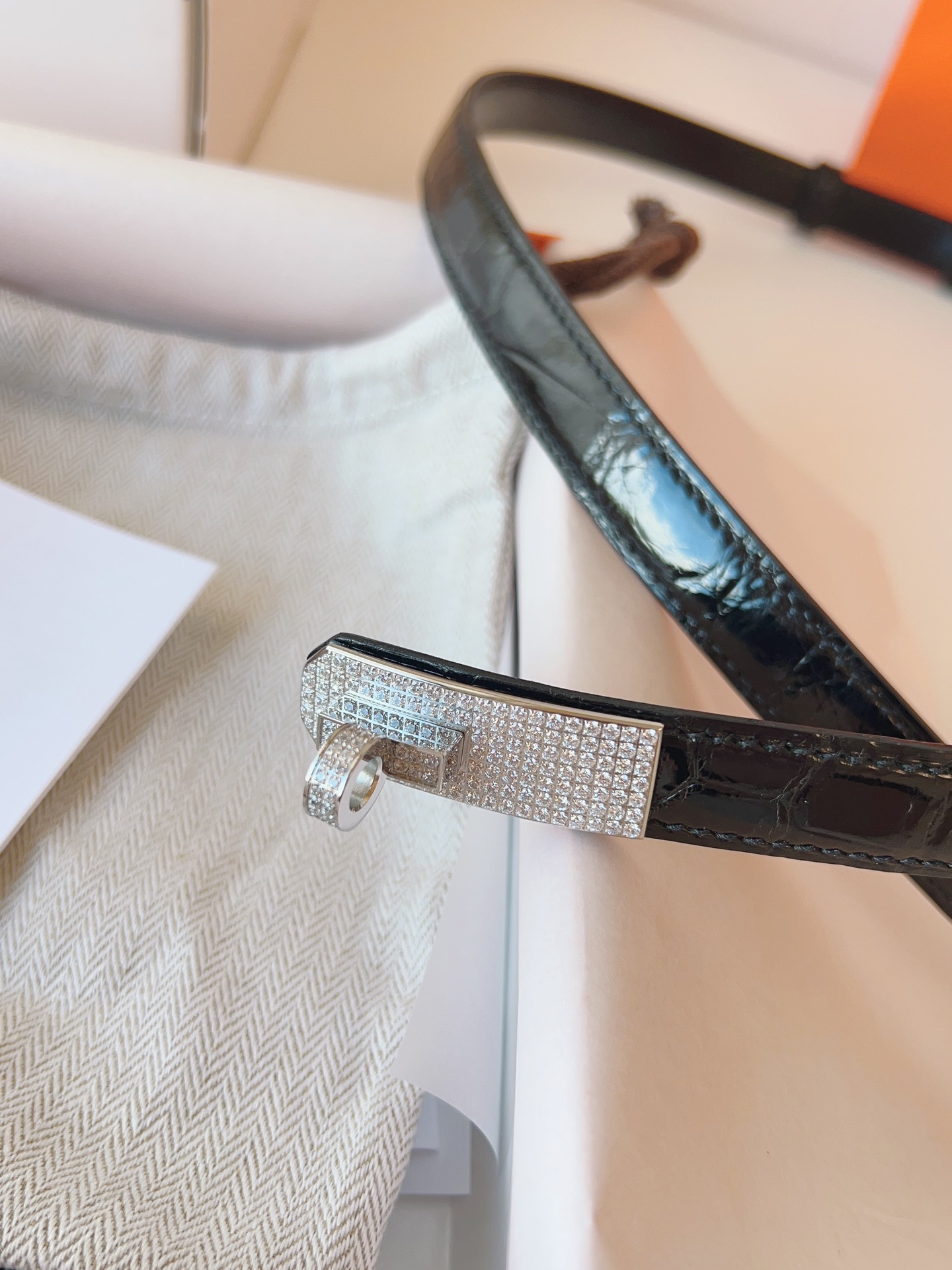 Hermes🇫🇷爱马仕 凯莉 进口高光尼罗鳄鱼皮  [色]Kelly精品满钻五金扣  纯手缝蜡线女士腰带  均码可调节  配全套高级原版包装盒  P:1710