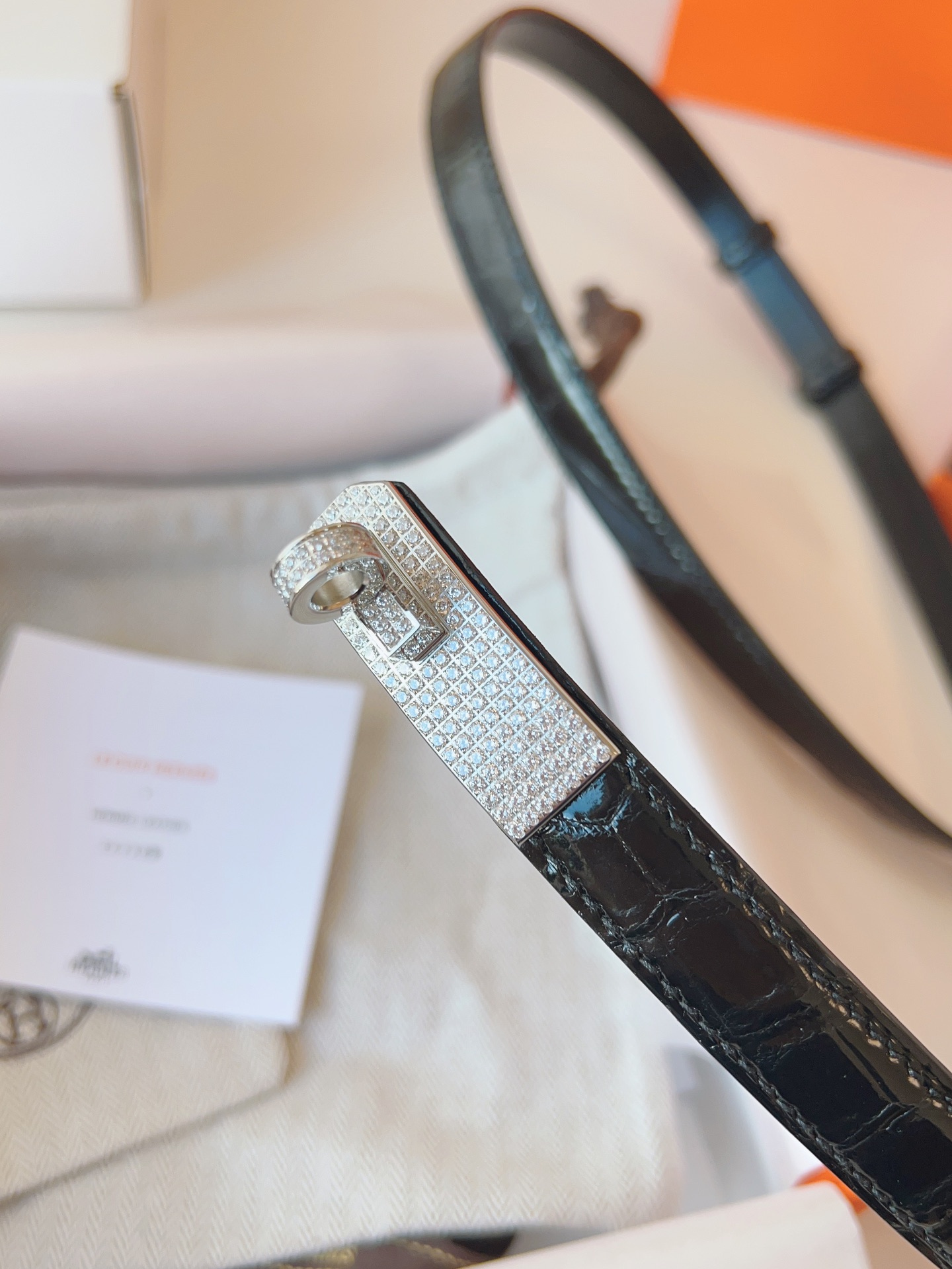 Hermes🇫🇷爱马仕 凯莉 进口高光尼罗鳄鱼皮  [色]Kelly精品满钻五金扣  纯手缝蜡线女士腰带  均码可调节  配全套高级原版包装盒  P:1710