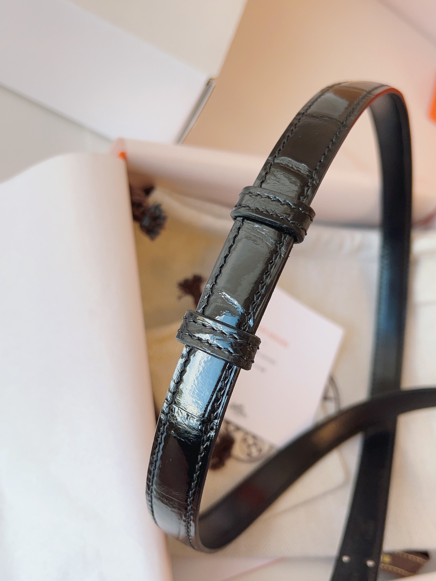 Hermes🇫🇷爱马仕 凯莉 进口高光尼罗鳄鱼皮  [色]Kelly精品满钻五金扣  纯手缝蜡线女士腰带  均码可调节  配全套高级原版包装盒  P:1710