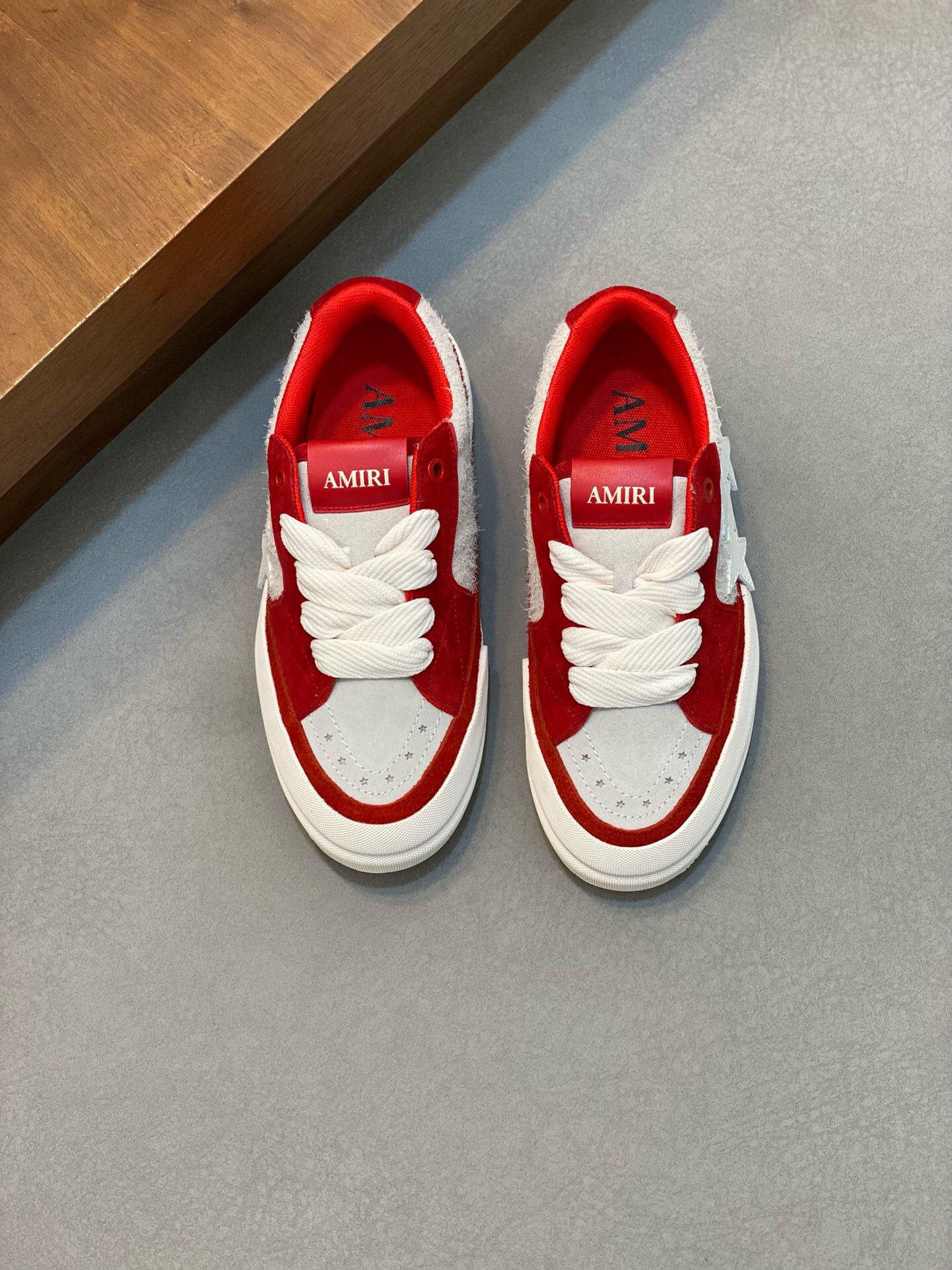 NO:218685,Brand AMIRI color original color matching code 39-44 customized 45 price material emir men new casual shoes!  Bone shoes High-quality Labang craft upper is made of cowhide with original material Comfortable and breathable mesh cloth inner mesh cloth footbed style Simple and atmospheric original outsole, AMIRI bone shoes, amiri, cowhide19860909品牌AMIRI 颜色原版配色 码数39-44定做45 价格 材质埃米尔男士 新款 休闲鞋！骨头鞋 高品质拉邦工艺鞋面采用牛皮搭配原版材质 舒适透气网布内里网布垫脚版型时尚 简单大气原版大底,AMIRI骨头鞋,amiri,cowhide,Men's shoes