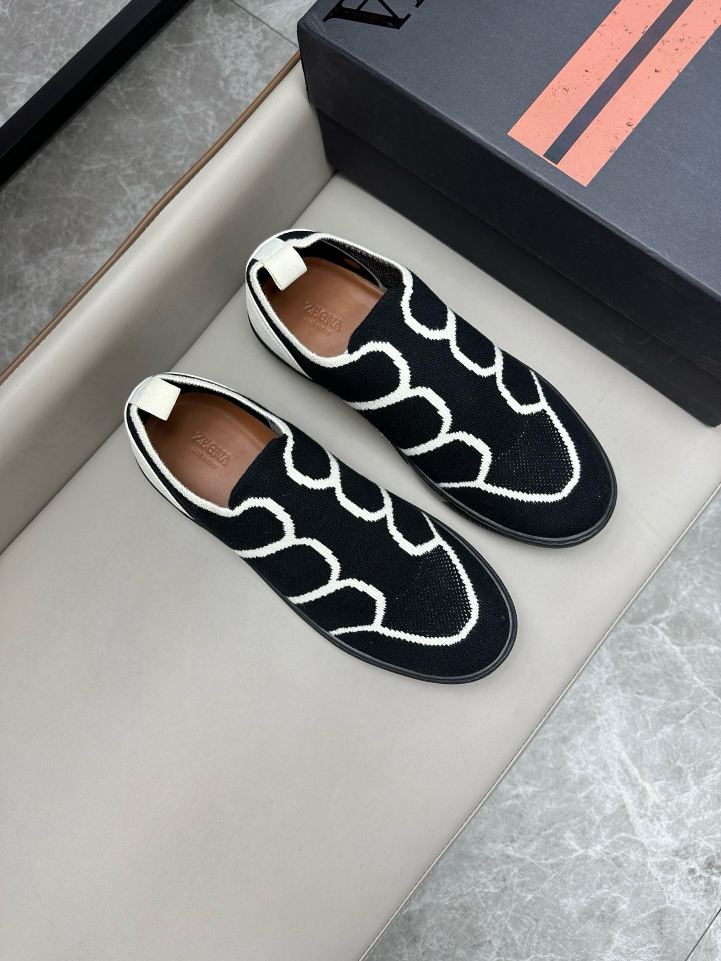 NO:219180,Brand Zegna color original color matching 39-44 customized 38454647 Price Material Zegna new model Men's casual upper Use original fly-woven fabric inner cowhide foot pad original single quality leather texture extremely strong comfortable and breathable   original Zegna open mold custom sole market highest quality, Zegna casual sneakers, zegna, sneakers, cowhide19860909品牌Zegna 颜色原版配色 码数39-44定做38454647 价格 材质杰尼亚新款 男士 休闲鞋面 采用原版飞织面料内里 牛皮垫脚原单品质皮质感极强舒适透气 原版Zegna开模定制大底市场最高品质,杰尼亚 休闲运动鞋,zegna,sneakers,cowhide,Men's shoes