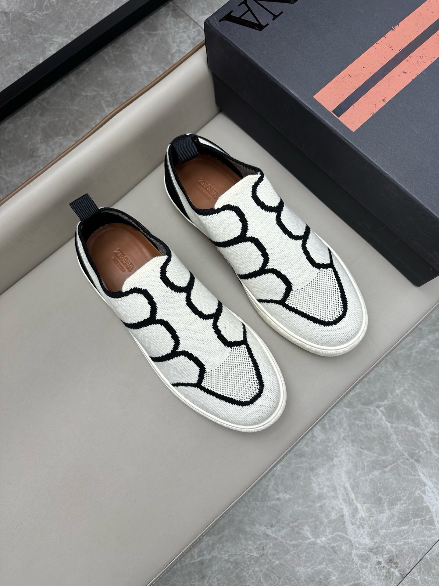 NO:217487,Brand Zegna color original color matching 39-44 customized 38454647 Price Material Zegna new model Men's casual upper Use original fly-woven fabric inner cowhide foot pad original single quality leather texture extremely strong comfortable and breathable   original Zegna open mold custom sole market highest quality, Zegna casual sneakers, zegna, sneakers, cowhide19860909品牌Zegna 颜色原版配色 码数39-44定做38454647 价格 材质杰尼亚新款 男士 休闲鞋面 采用原版飞织面料内里 牛皮垫脚原单品质皮质感极强舒适透气 原版Zegna开模定制大底市场最高品质,杰尼亚 休闲运动鞋,zegna,sneakers,cowhide,Men's shoes