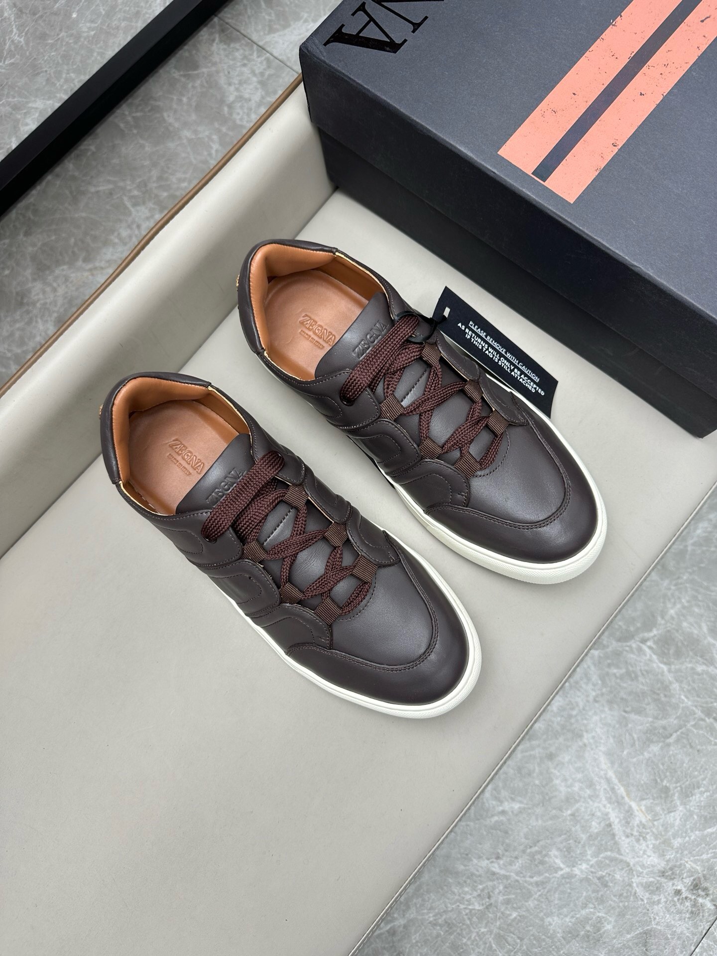 NO:218258,Brand Zegna color original color matching 39-44 customized 38.45. Price Material Zegna new model Men's casual upper uses imported original cowhide cowhide inner cowhide foot pad original single quality leather texture extremely strong comfortable and breathable   original Zegna open mold custom sole market highest quality, Zegna casual sneakers, zegna, sneakers, cowhide19860909品牌Zegna 颜色原版配色 码数39-44定做38.45. 价格 材质杰尼亚新款 男士 休闲鞋面采用进口原版牛皮牛皮内里 牛皮垫脚原单品质皮质感极强舒适透气 原版Zegna开模定制大底市场最高品质,杰尼亚 休闲运动鞋,zegna,sneakers,cowhide,Men's shoes