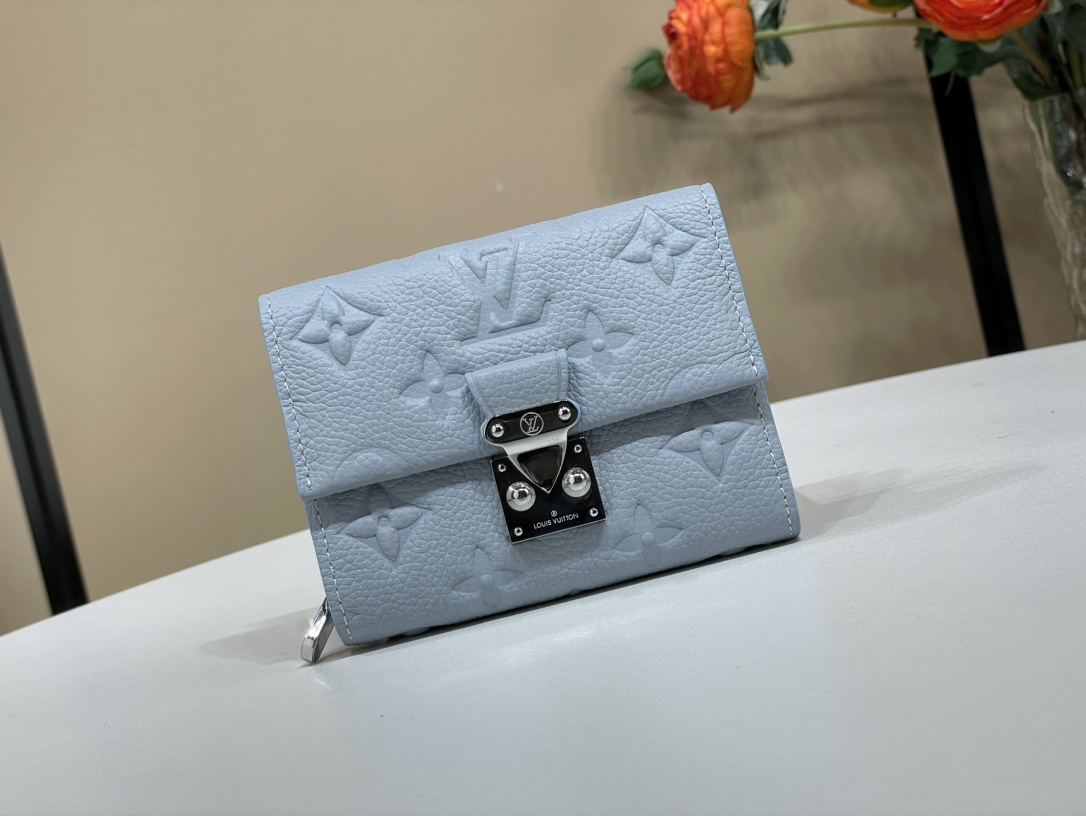 Louis Vuitton LV Pochette MeTis Portefeuilles Bleu clair Argent M82926