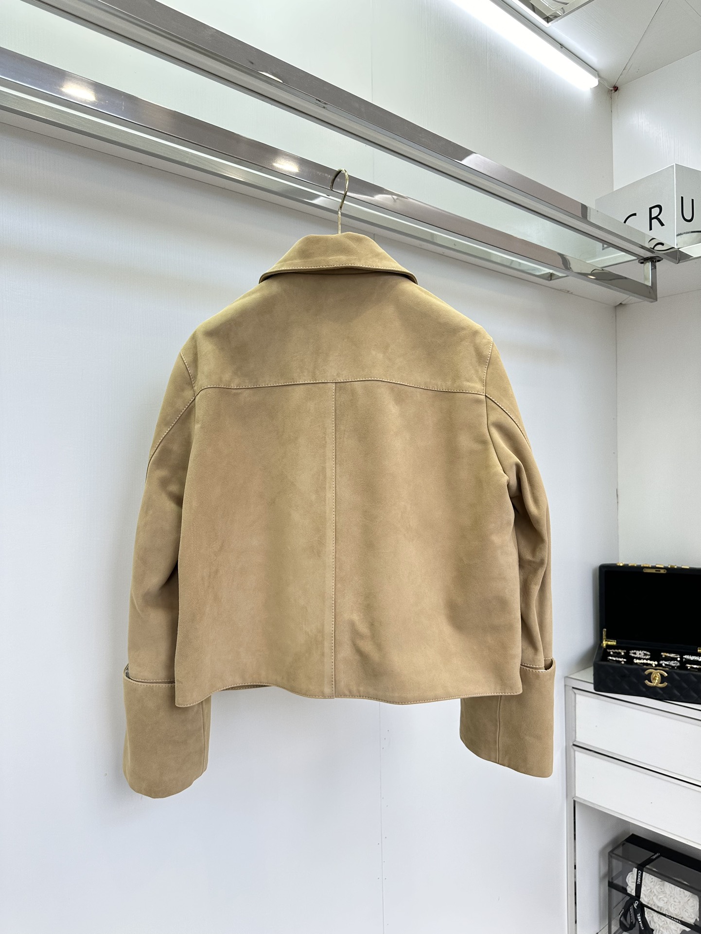Loewe Suede Shearling Sheepskin Jacket - Elegant Women's Outerwear 3 i1721631038 3936 1