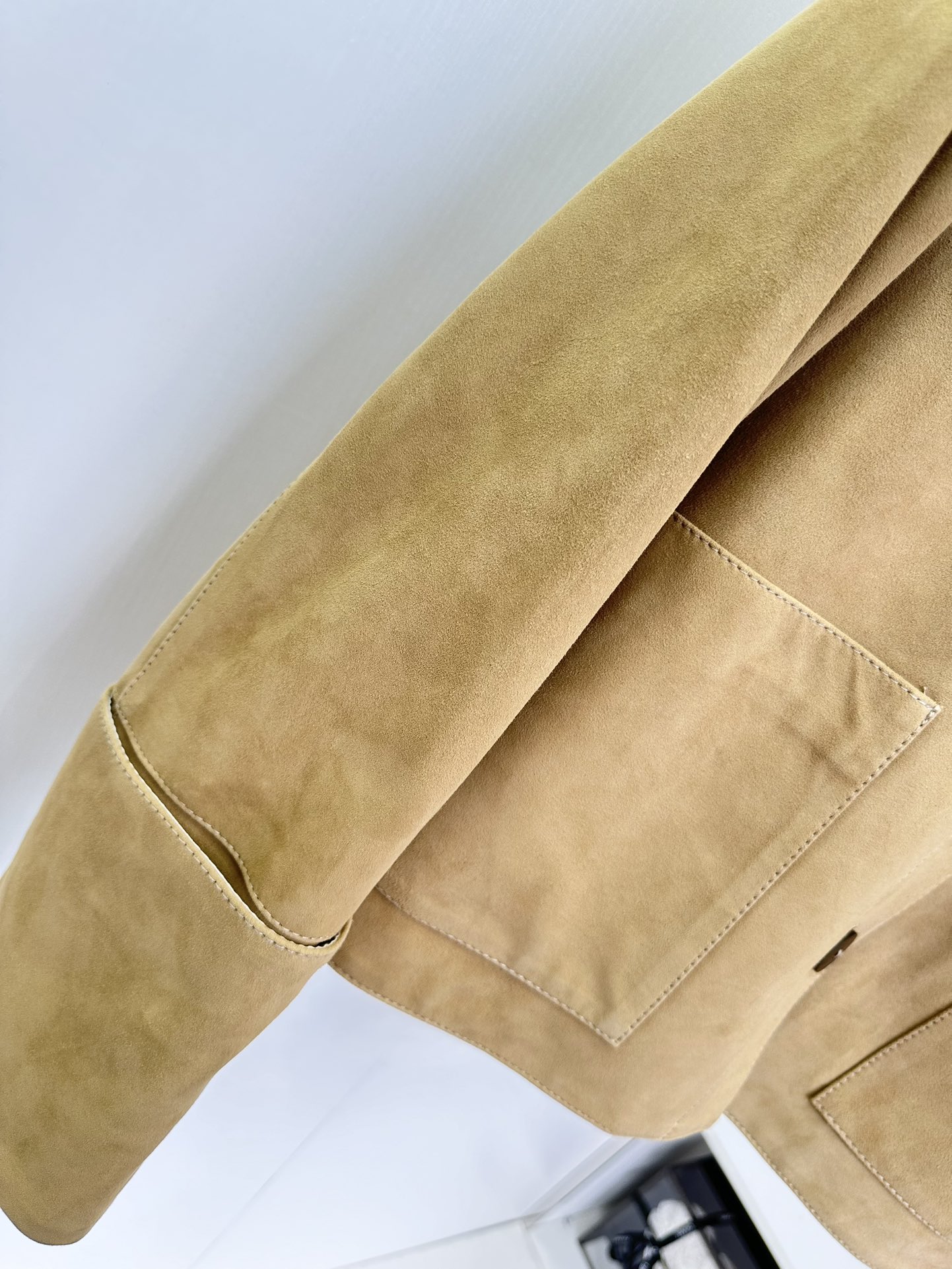 Loewe Suede Shearling Sheepskin Jacket - Elegant Women's Outerwear 7 i1721631038 6393 5