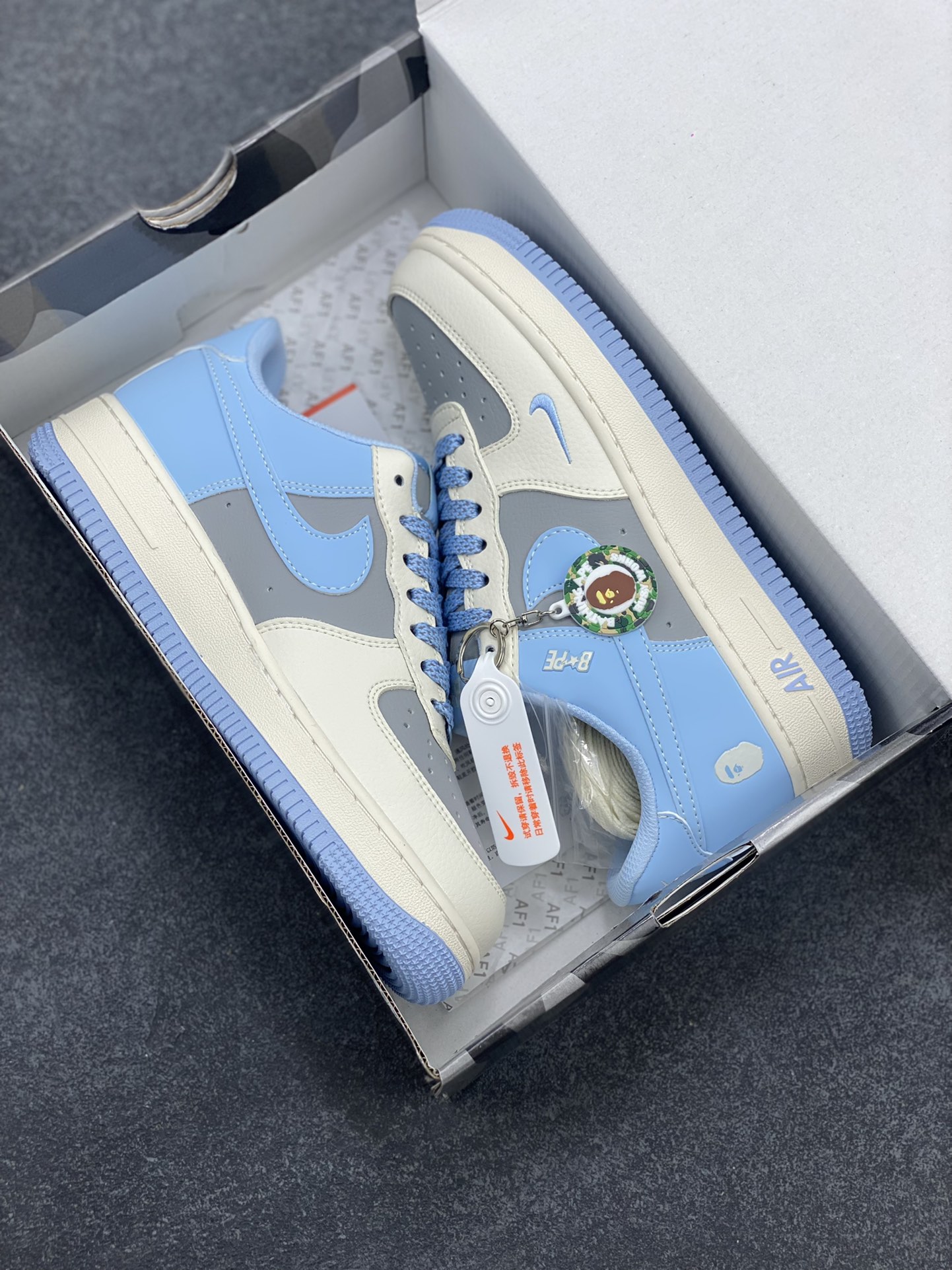 图片[9]-NIke Air Force 1 \’07 Low “Bape联名–米灰蓝”空军一号 低帮 运动鞋 休闲鞋 折边针车 工艺难度大 原楦头原纸板 原装鞋盒 定制五金配件 内置全掌气垫 原厂鞋底 货号：BB9599-204 尺码：36 36.5 37.5 38 38.5 39 40 40.5 41 42 42.5 43 44 44.5 45-选品中心