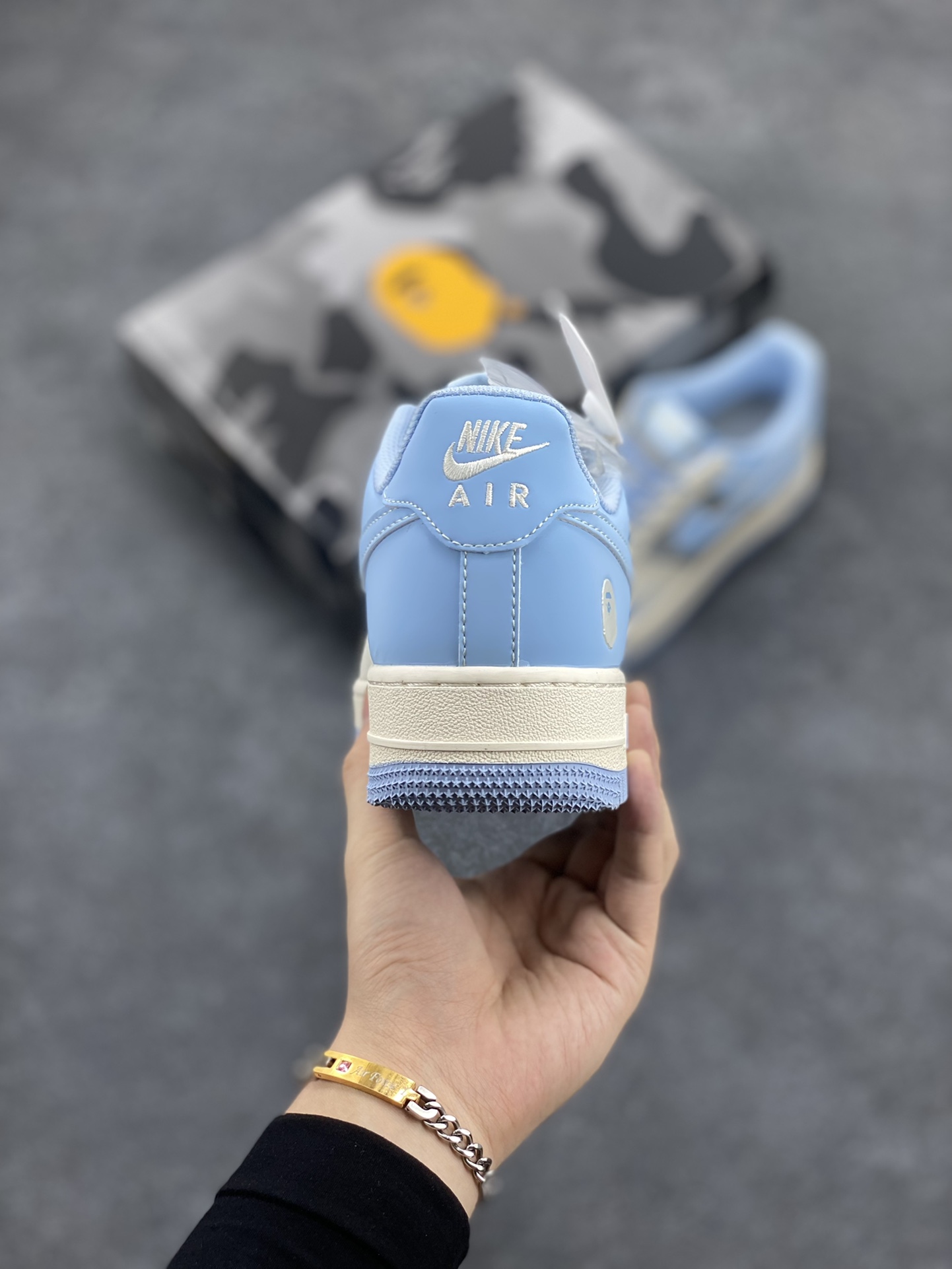 图片[4]-NIke Air Force 1 \’07 Low “Bape联名–米灰蓝”空军一号 低帮 运动鞋 休闲鞋 折边针车 工艺难度大 原楦头原纸板 原装鞋盒 定制五金配件 内置全掌气垫 原厂鞋底 货号：BB9599-204 尺码：36 36.5 37.5 38 38.5 39 40 40.5 41 42 42.5 43 44 44.5 45-选品中心