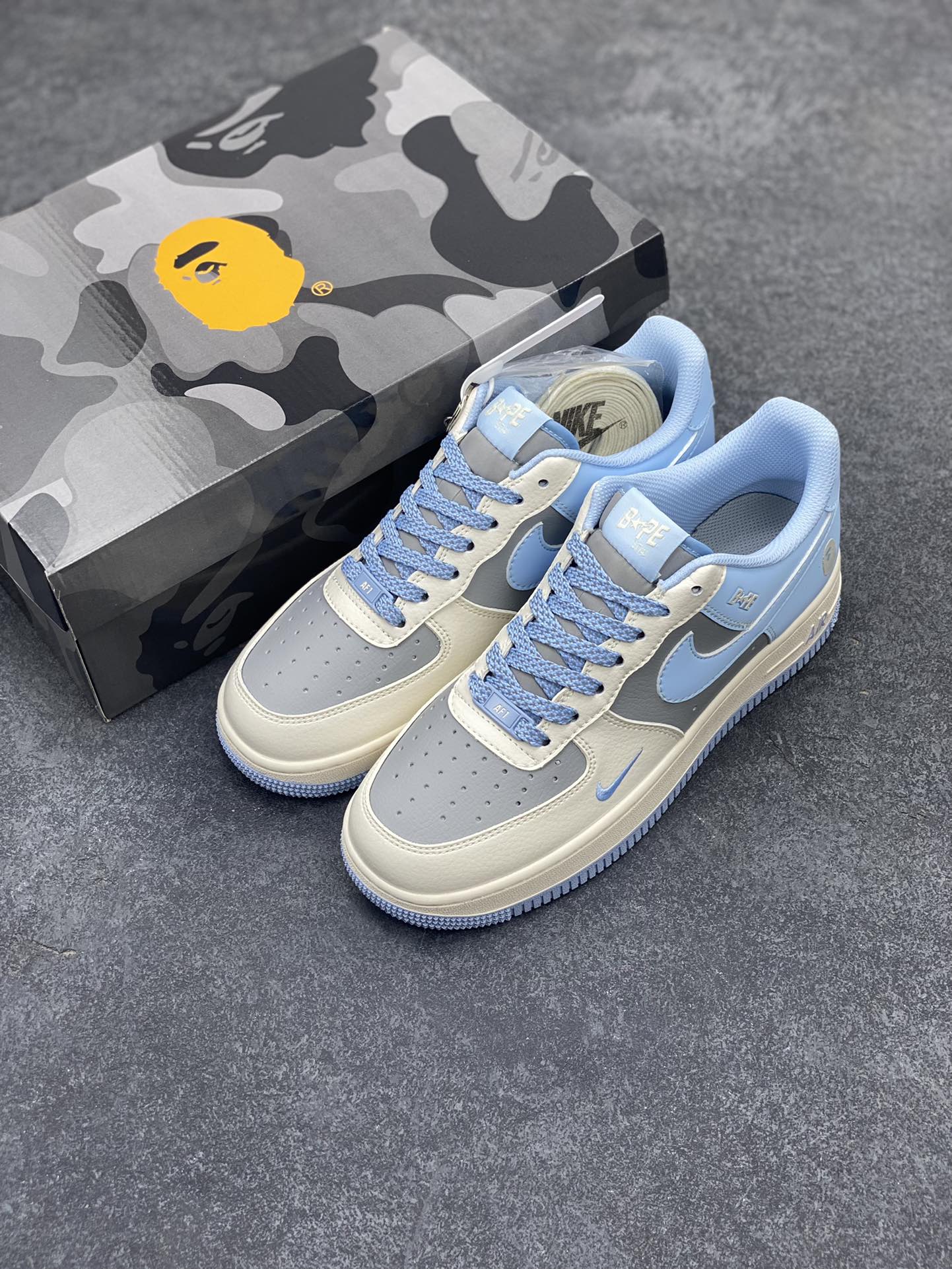图片[8]-NIke Air Force 1 \’07 Low “Bape联名–米灰蓝”空军一号 低帮 运动鞋 休闲鞋 折边针车 工艺难度大 原楦头原纸板 原装鞋盒 定制五金配件 内置全掌气垫 原厂鞋底 货号：BB9599-204 尺码：36 36.5 37.5 38 38.5 39 40 40.5 41 42 42.5 43 44 44.5 45-选品中心