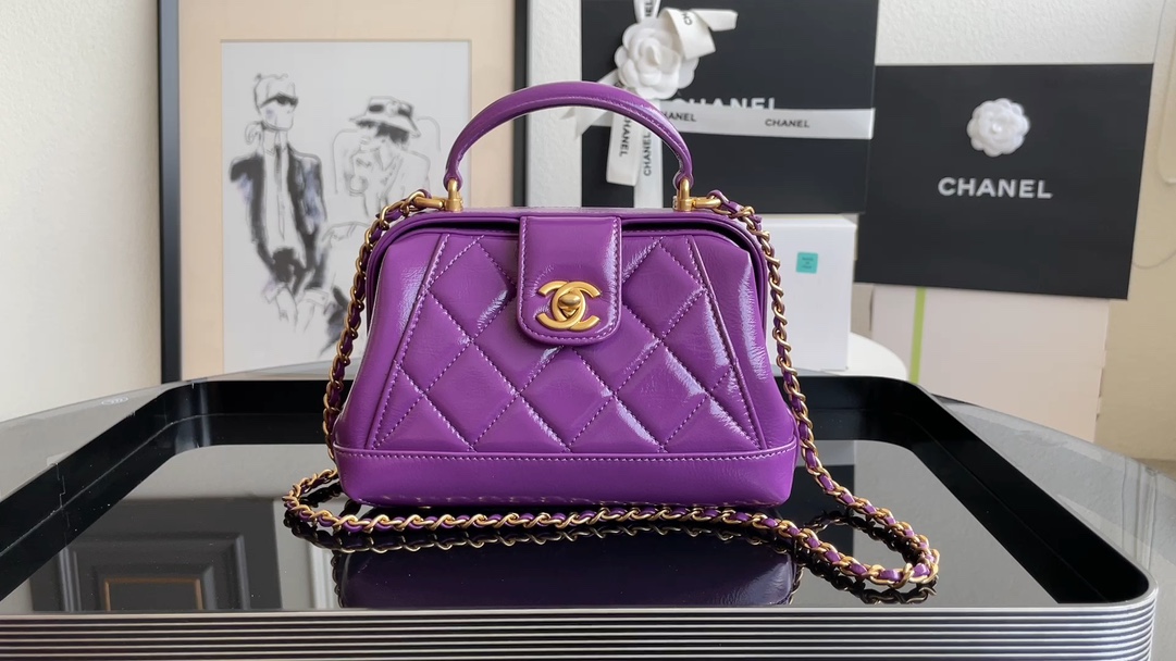 [Chanel Women