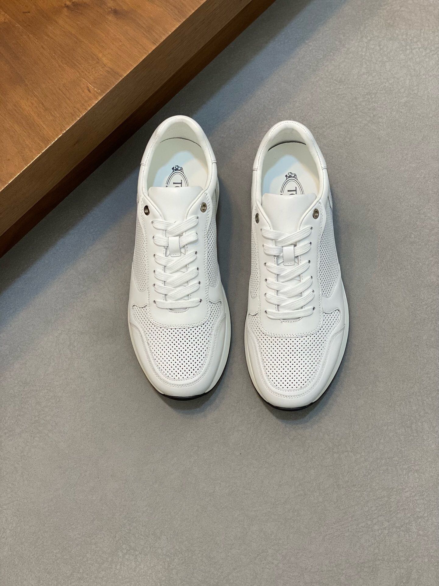 NO:218184,Brand TOD'S color original color matching 38-44 custom made 45 price Material Todds men's new style casual shoes Original single quality, top layer cowhide, breathable Comfort Cowhide inner cowhide foot pads, extremely strong leather texture original outsole Comfortable footwear Lightweight, TOD'S casual shoes, Tod's, cowhide19860909品牌TOD'S 颜色原版配色 码数38-44定做45 价格 材质托德斯男士 新款 休闲鞋 原单品质、采用头层牛皮拼接搭配、透气 舒适 牛皮内里牛皮垫脚、皮质感极强原版大底 上脚舒适 轻便,TOD'S 休闲鞋,Tod's,cowhide,Men's shoes