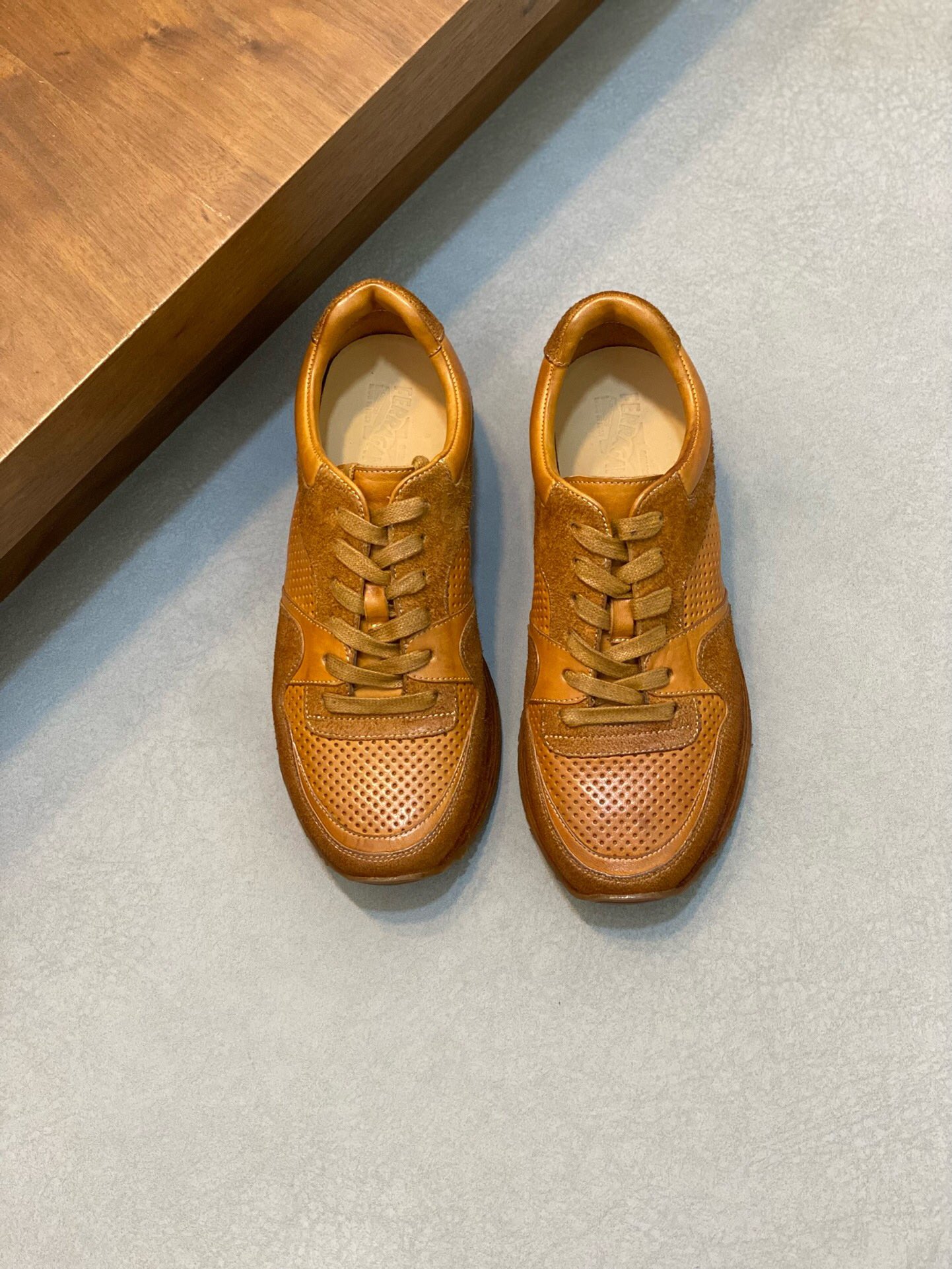 NO:218194,Brand Ferragamo Color original color matching Number 38-44 Standard code Price Material Ferragamo New product launch top version Original single quality regular shoe factory fashion trendy upper is made of washing horse leather retro old-fashioned luxury cowhide original Ferragamo outsole high-end quality worth owning, Ferragamo casual shoes, ferragamo, ferragamo, cowhide19860909品牌Ferragamo 颜色原版配色 码数38-44 标准码 价格 材质菲拉格慕新品上市顶级版本 原单品质正规鞋厂出品时尚潮流范鞋面采用水洗马皮复古做旧制作奢华牛皮垫脚原版菲拉格慕大底高端品质值得拥有,菲拉格慕 休闲鞋,ferragamo,ferragamo,cowhide,Men's shoes