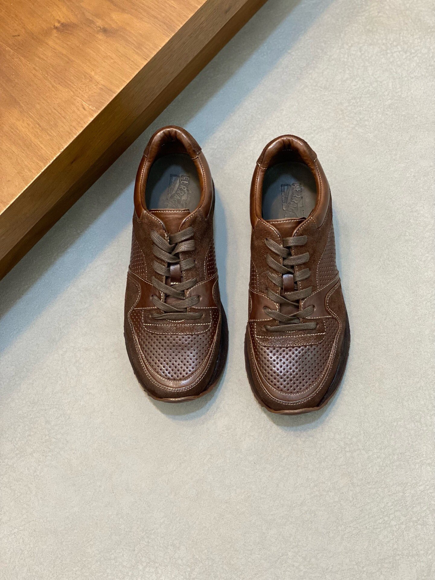 NO:216989,Brand Ferragamo Color original color matching Number 38-44 Standard code Price Material Ferragamo New product launch top version Original single quality regular shoe factory fashion trendy upper is made of washing horse leather retro old-fashioned luxury cowhide original Ferragamo outsole high-end quality worth owning, Ferragamo casual shoes, ferragamo, ferragamo, cowhide19860909品牌Ferragamo 颜色原版配色 码数38-44 标准码 价格 材质菲拉格慕新品上市顶级版本 原单品质正规鞋厂出品时尚潮流范鞋面采用水洗马皮复古做旧制作奢华牛皮垫脚原版菲拉格慕大底高端品质值得拥有,菲拉格慕 休闲鞋,ferragamo,ferragamo,cowhide,Men's shoes