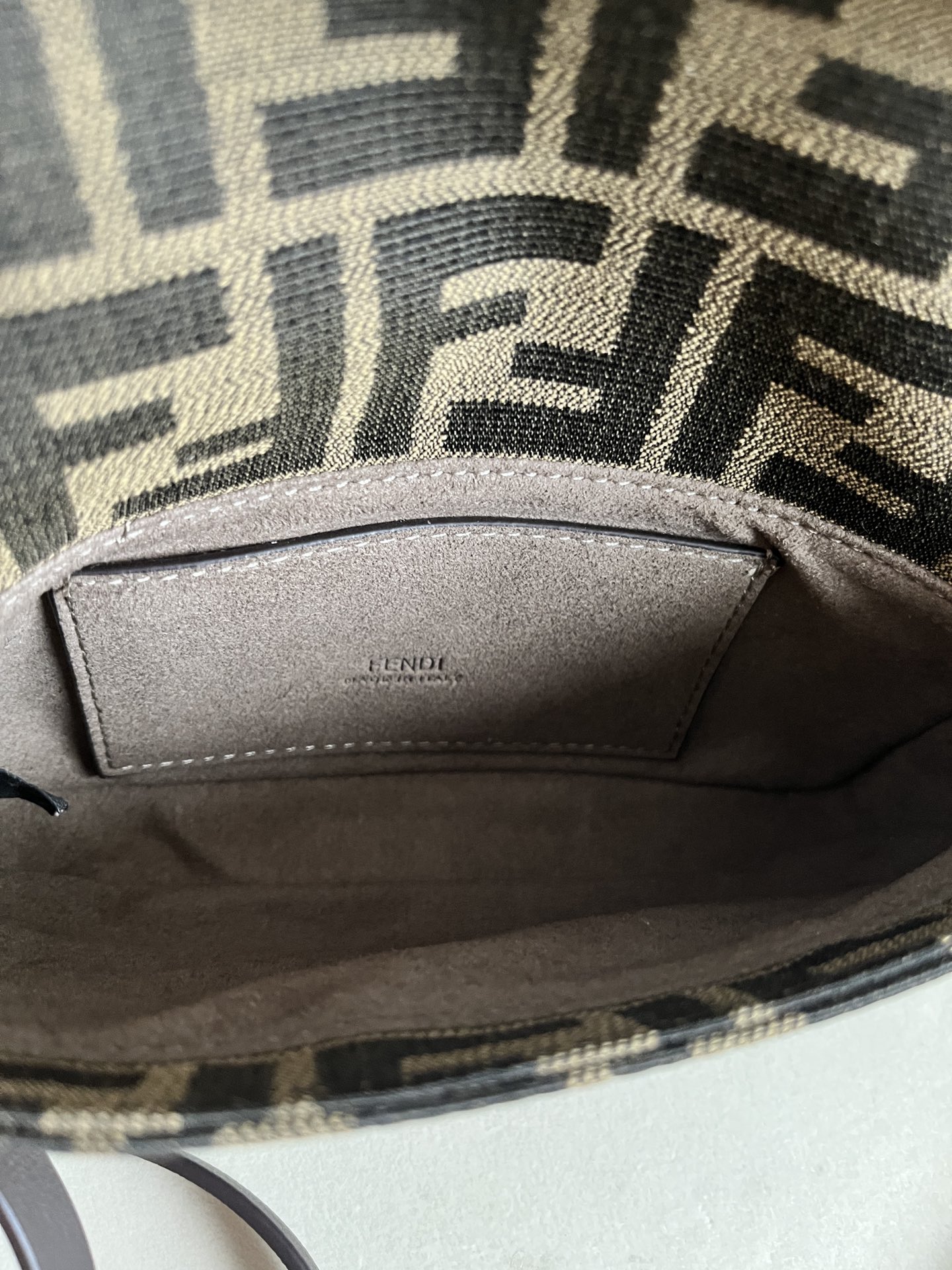 Fendi Mini Baguette Phone Baguette Baguette Crossbody Bag 7 i1721748580 1751 6
