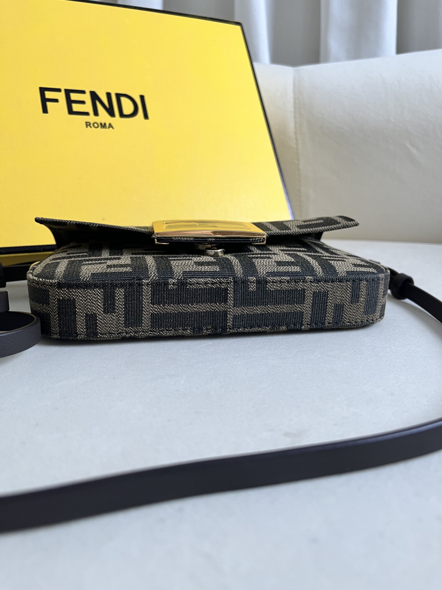 Fendi Mini Baguette Phone Baguette Baguette Crossbody Bag 9 i1721748580 5412 8