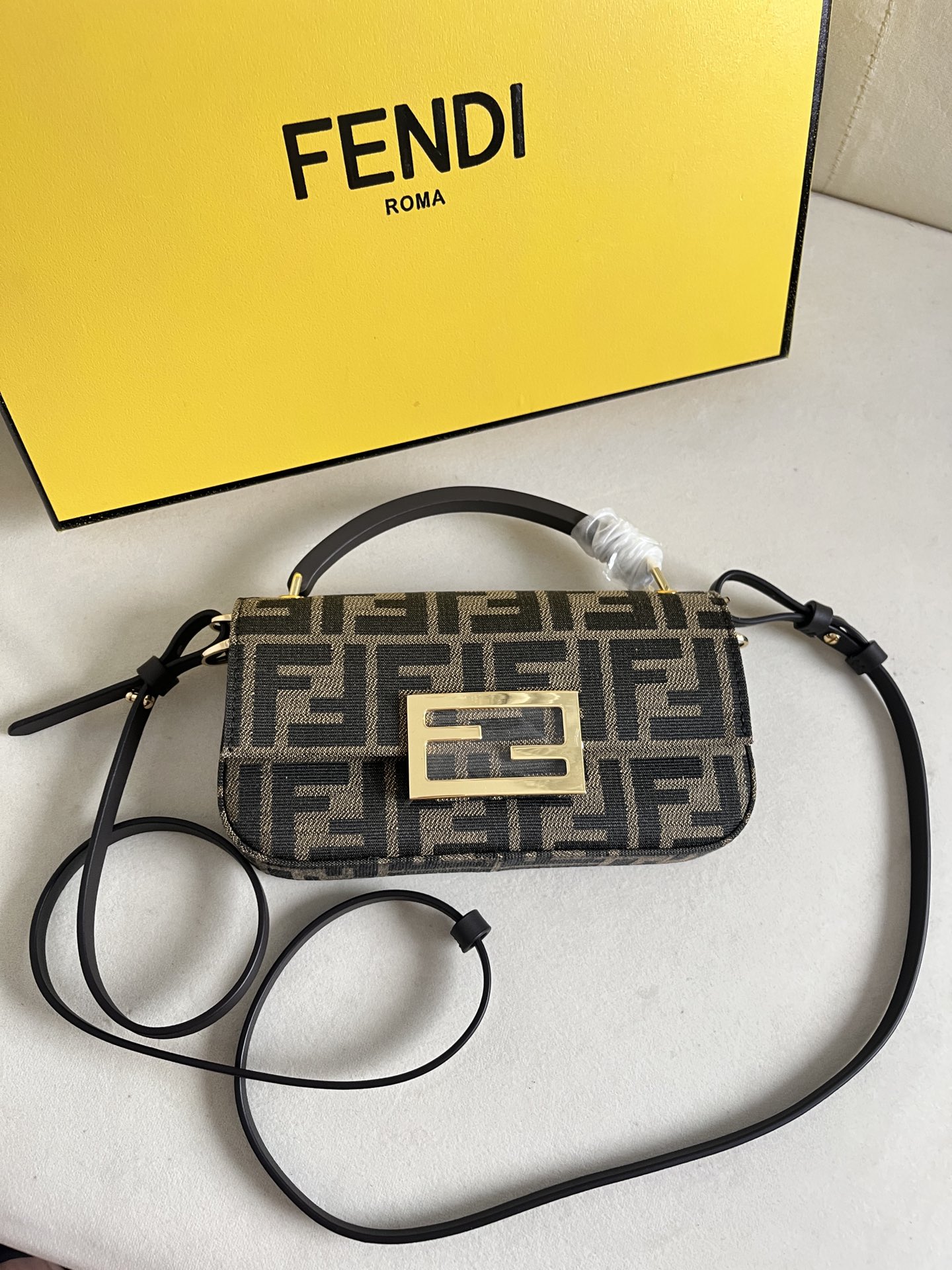 Fendi Mini Baguette Phone Baguette Baguette Crossbody Bag 2 i1721748580 9721 1