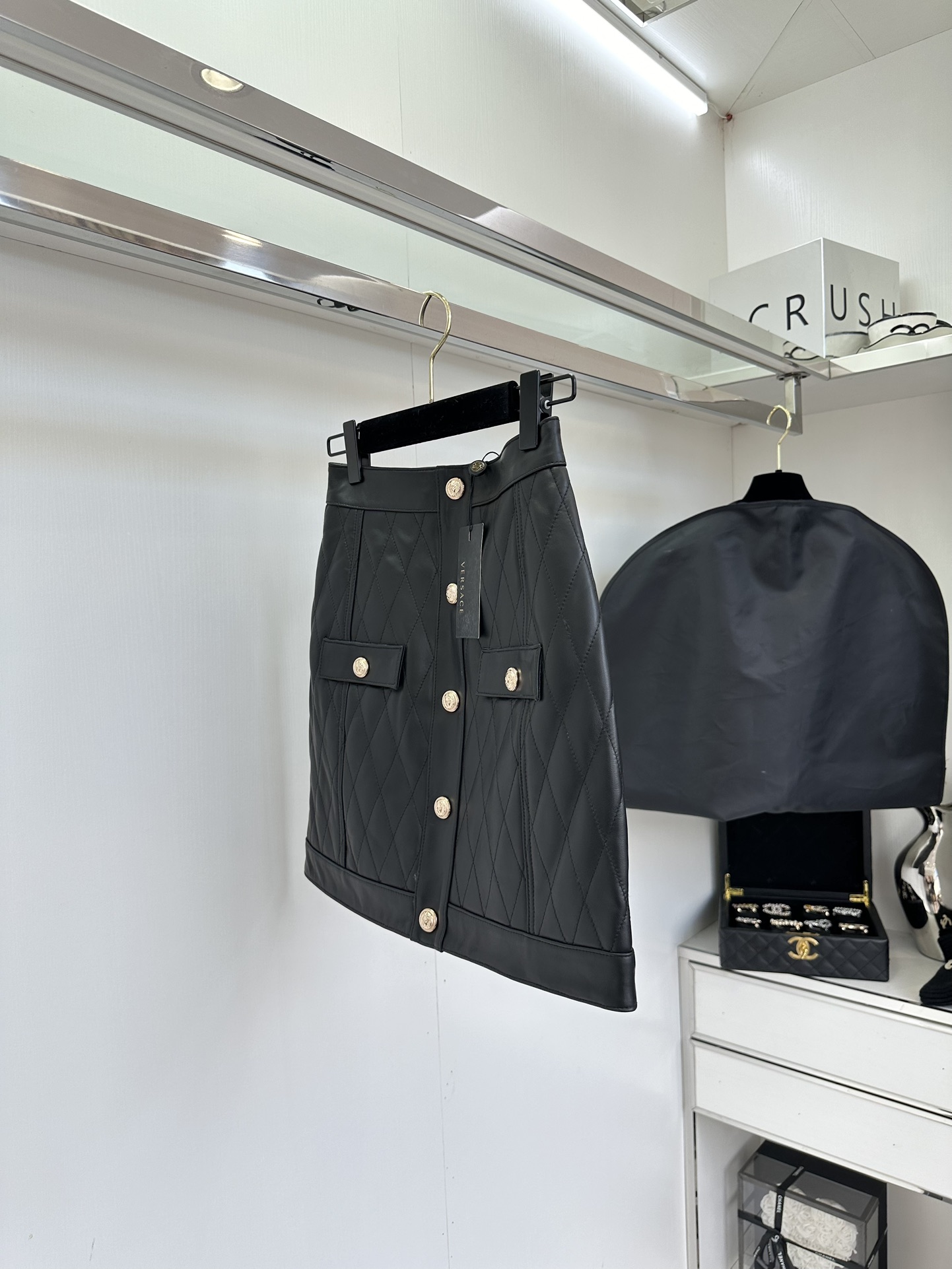 “VE*SACE Black Single-Rate Female Suit with Packaging: Stylish Design and Quality Materials” - 图片 2