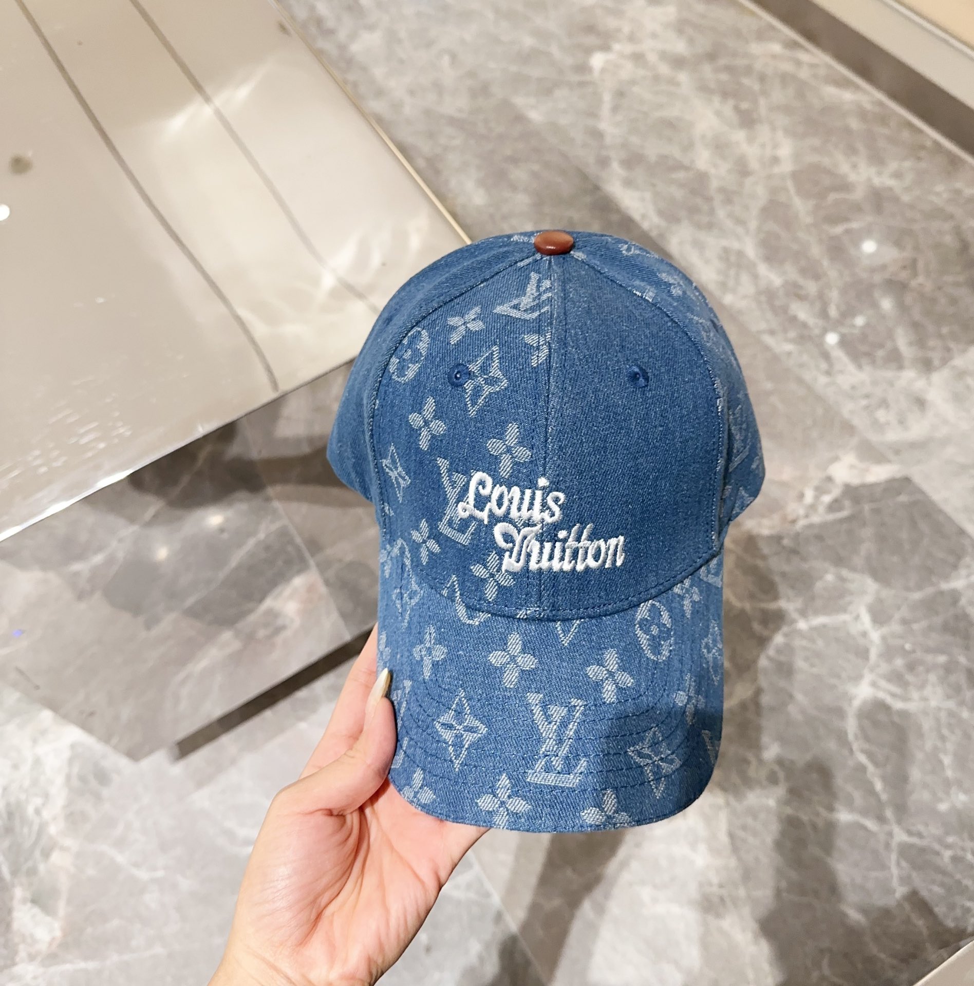 LV Louis Vuitton gorra de béisbol bordada original, ligera y transpirable. Forma perfecta, fotos exclusivas del product…