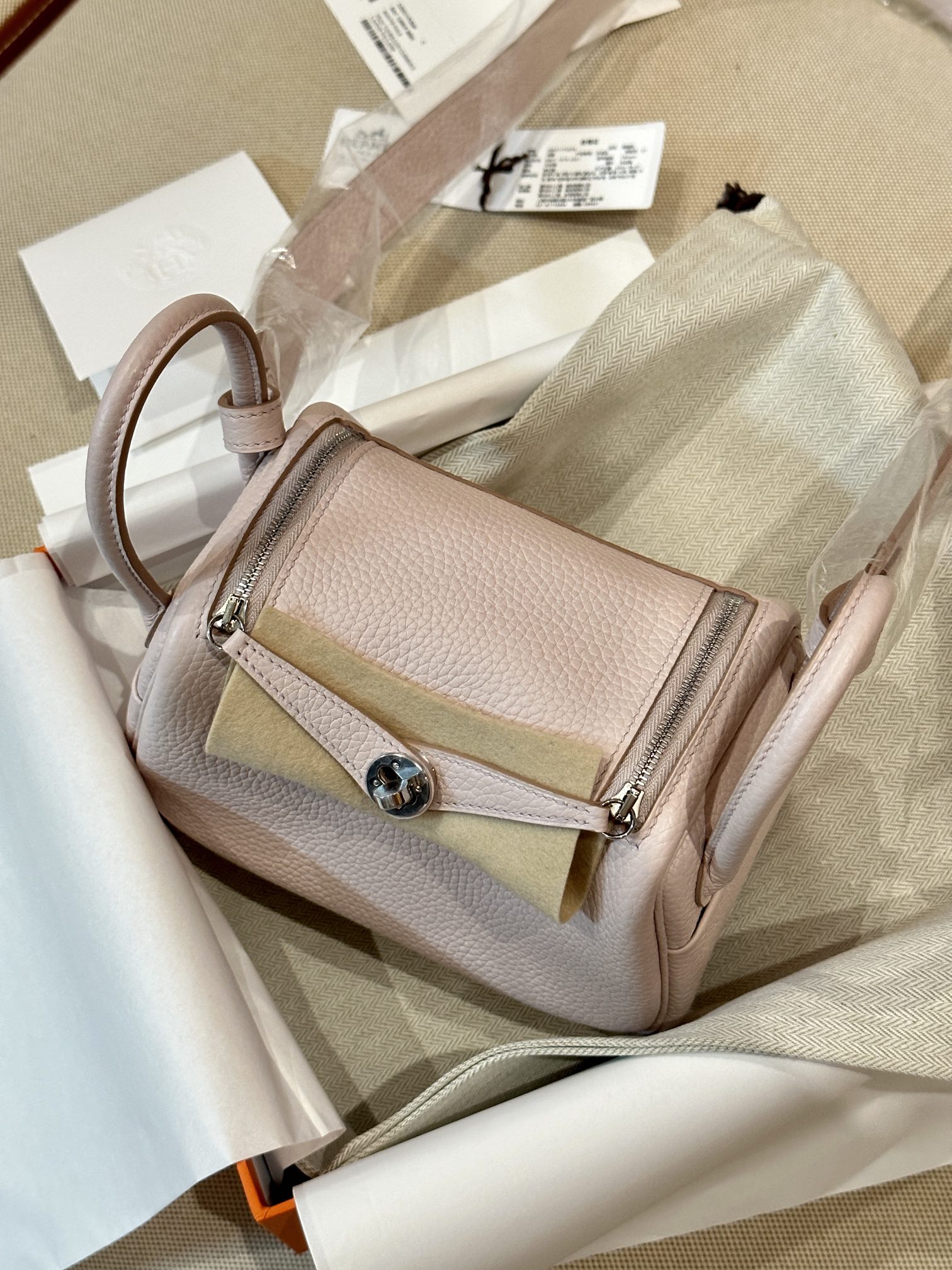 Hermes Lindy Light pink shoulder everyday