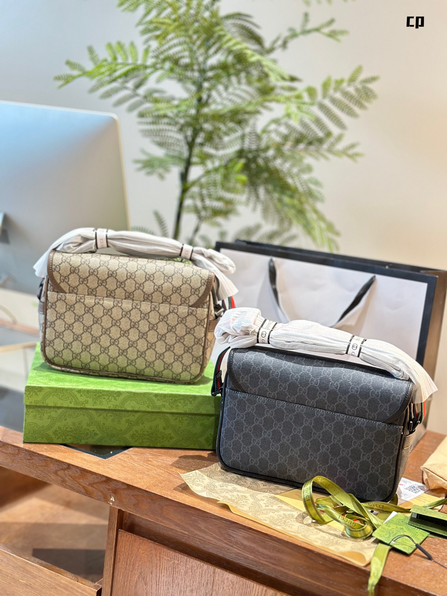 Gucci Ophidia Bolso de Mensajero Pequeño con GG Supreme y Detalles Distintivos 8 i1721901405 4603 6