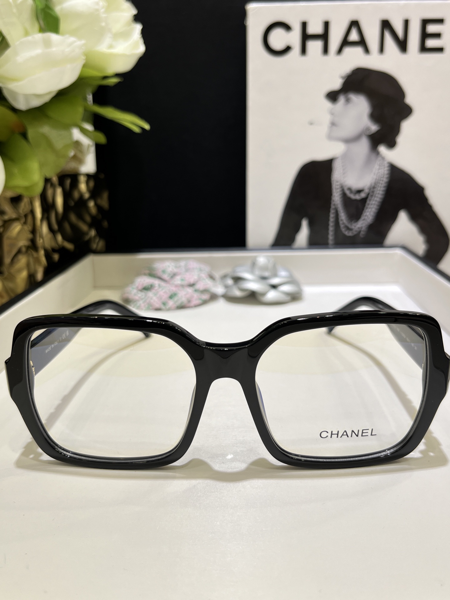 NO:632466,CH5408 plain frame, Ouyang Nana's same Xiaoxiang classic letter frame, looks good on anyone, self-changeable prescription lenses, zp grade packaging set.,, Cardia high-end jewelry19860909CH5408素颜镜框 欧阳娜娜同款小香经典字母镜框 谁戴都好看自换度数镜片,zp级配包装一套.,,卡迪亚高端饰品,Jewelry
