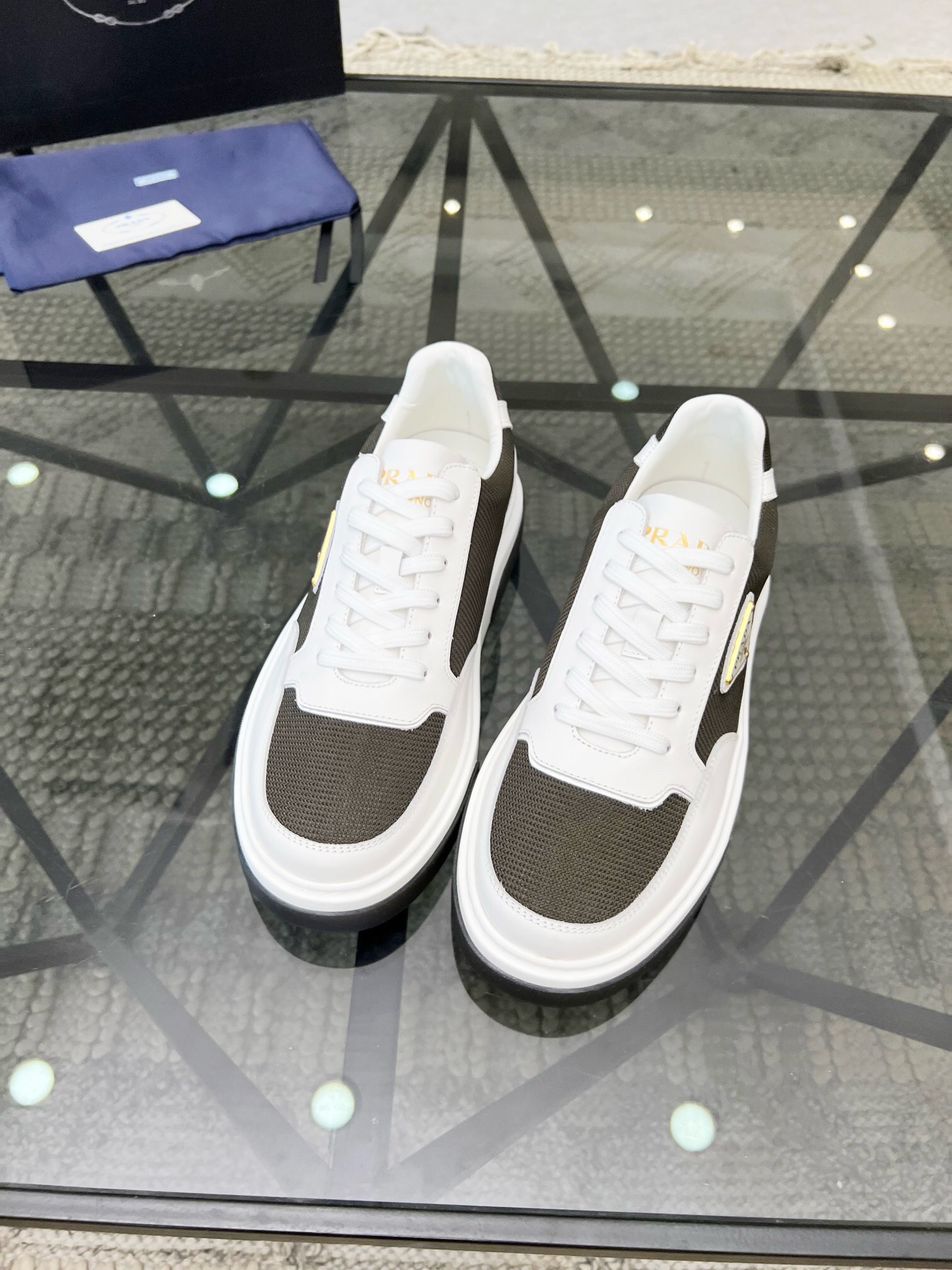 NO:219222,Brand PRADA color original color matching, code number 38-44 customized 45 price Material Prada new product original single-stock low-top casual footwear!  The upper is made of original soft cowhide, matched with Prada logo cowhide inner lining, cowhide foot pad original mold open sole, high quality worth owning, Prada, prada, cowhide19860909品牌PRADA 颜色原版配色 码数38-44定做45 价格 材质普拉达新品原单货低帮 休闲套脚鞋！鞋面采用原版柔软牛皮 搭配普拉达标识牛皮内里 牛皮垫脚原版开模大底、高品质值得拥有,普拉达,prada,prada,cowhide,Men's shoes