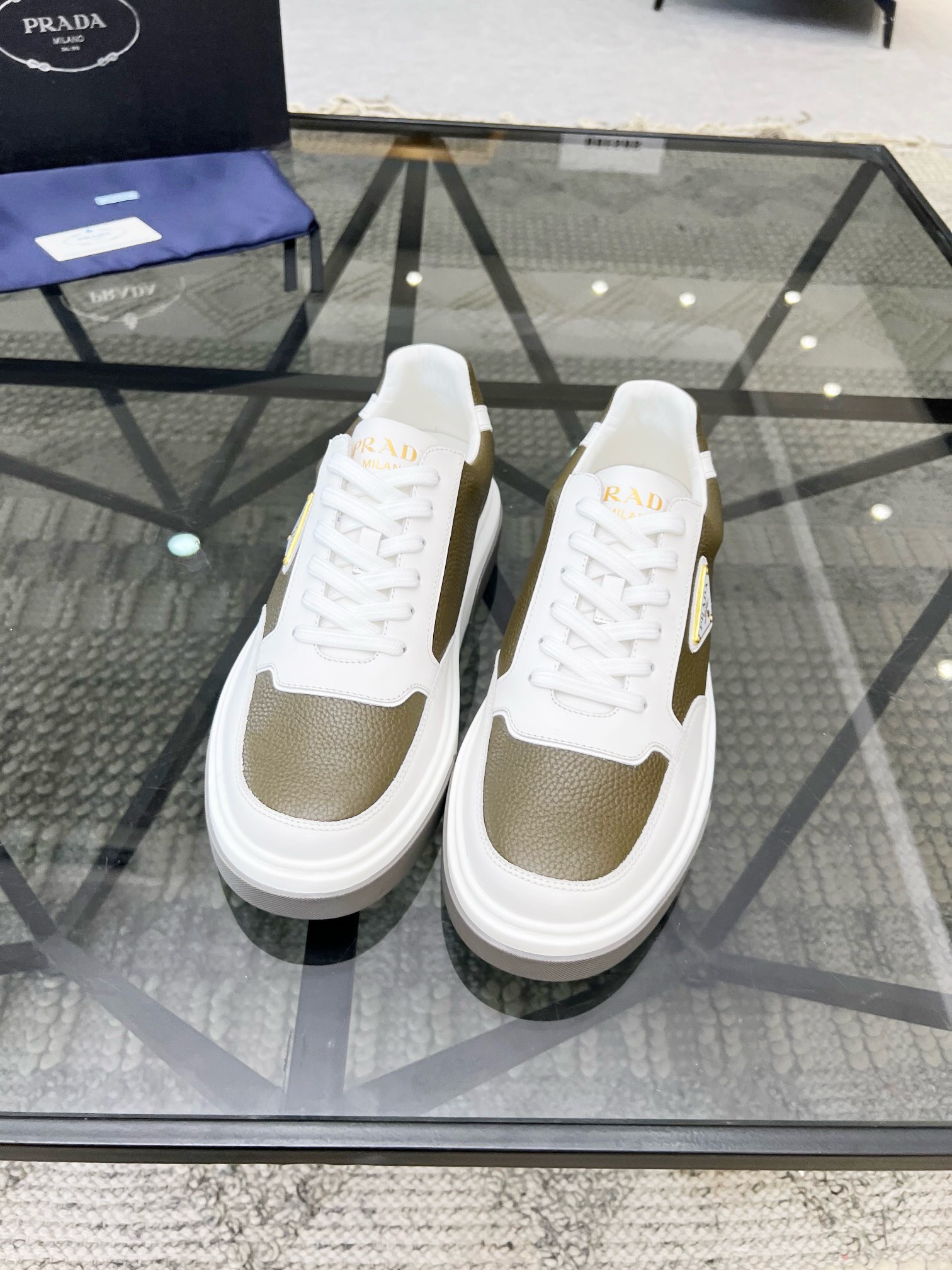 NO:219316,Brand PRADA color original color matching, code number 38-44 customized 45 price Material Prada new product original single-stock low-top casual footwear!  The upper is made of original soft cowhide, matched with Prada logo cowhide inner lining, cowhide foot pad original mold open sole, high quality worth owning, Prada, prada, cowhide19860909品牌PRADA 颜色原版配色 码数38-44定做45 价格 材质普拉达新品原单货低帮 休闲套脚鞋！鞋面采用原版柔软牛皮 搭配普拉达标识牛皮内里 牛皮垫脚原版开模大底、高品质值得拥有,普拉达,prada,prada,cowhide,Men's shoes