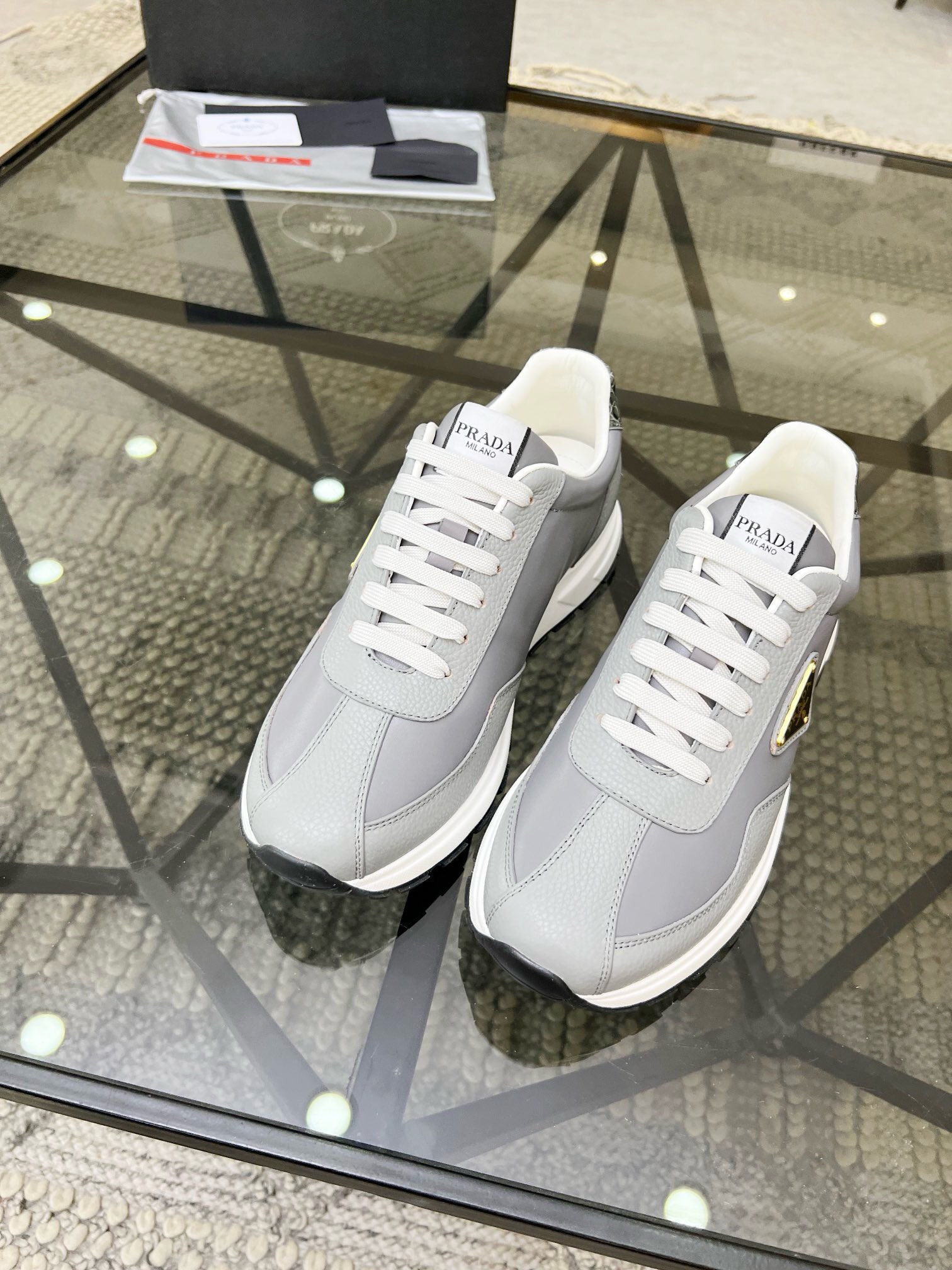 NO:218214,Brand PRADA color original color matching code number 39-44 customized 38.45 price Material Prada new product original single-stock low-top casual sports shoes!  The upper uses original soft cowhide inner lining. The original molded sole of cowhide is made of high quality. Prada, prada, prada, sneakers, cowhide19860909品牌PRADA 颜色原版配色 码数39-44定做38.45 价格 材质普拉达新品原单货低帮休闲运动鞋！鞋面采用原版柔软牛皮牛皮内里 牛皮垫脚原版开模大底、高品质值得拥有,普拉达,prada,prada,sneakers,cowhide,Men's shoes