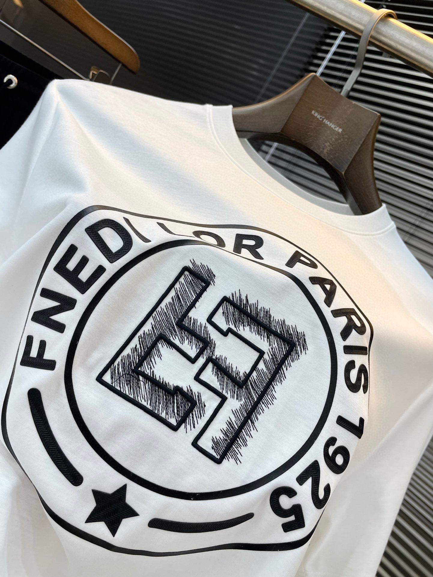 ️FENDI-芬迪系列VIP高级定制24ss春夏季新款短袖百搭款式任何人都可以轻松驾驭面料全订制工艺高定