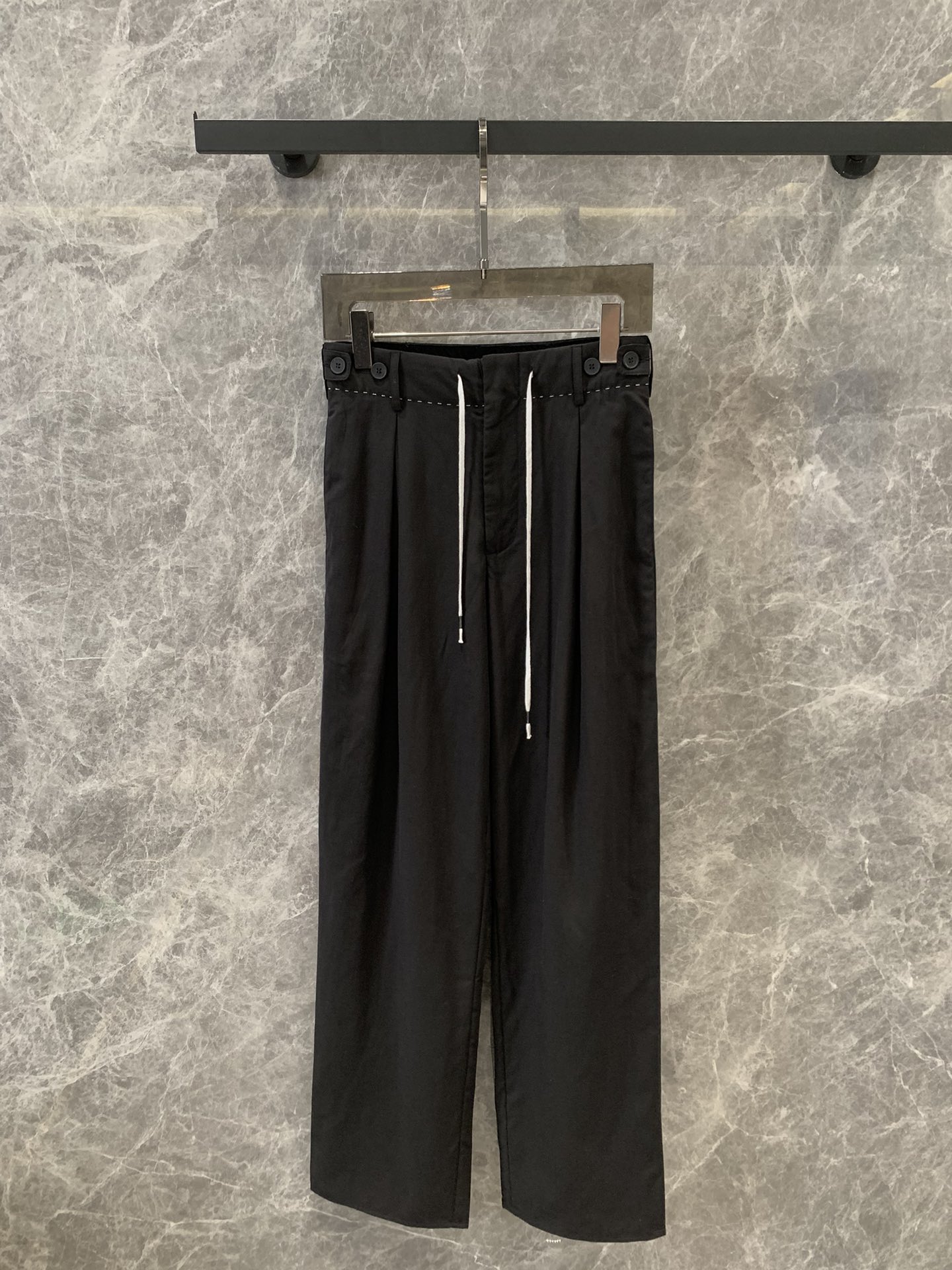 MM6 24Fw New Collection: High-Quality Women’s Clothes with Free Ropes and Long Shorts