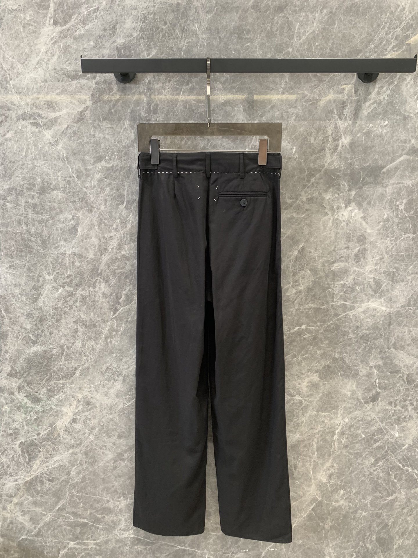 MM6 24Fw New Collection: High-Quality Women’s Clothes with Free Ropes and Long Shorts - 图片 2