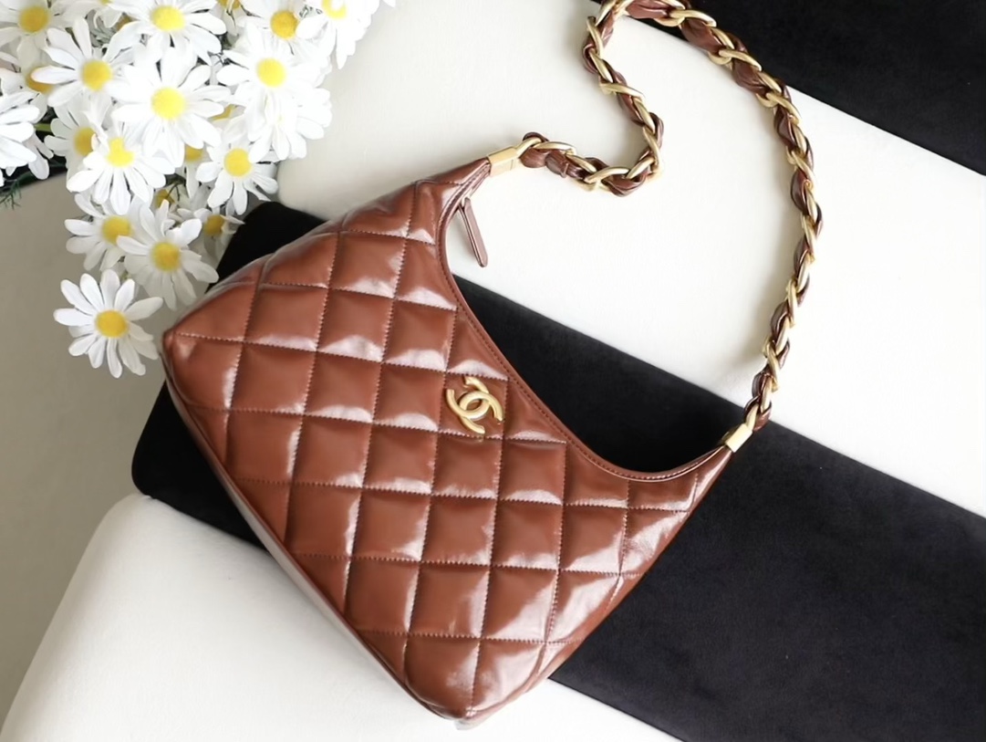 The bag style adored by Chanel girls - Bag