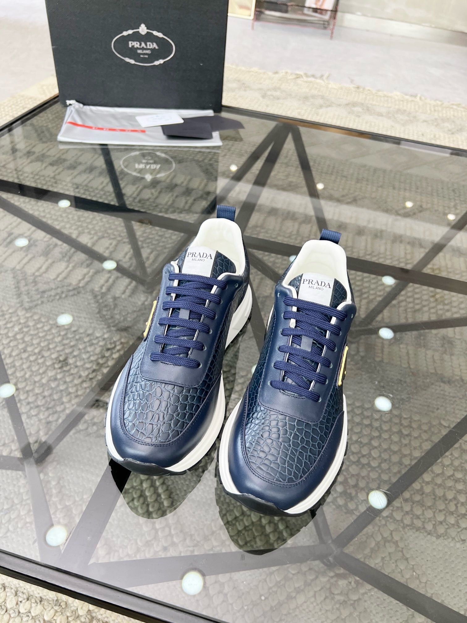 NO:218861,Brand P R A D A Color Original Color Pair Number 39-44 Customized 38.45 Price Material Prada New Product Original Single-Custom Low-top Casual Sports Shoes!  The upper is made of original soft cowhide with Prada logo cowhide inner lining. The original molded outsole of cowhide is made of high quality, worth owning. Prada, prada, sneakers, cowhide19860909品牌P R A D A 颜色原版配色 码数39-44定做38.45 价格 材质普拉达新品原单货低帮休闲运动鞋！鞋面采用原版柔软牛皮搭配普拉达标识牛皮内里 牛皮垫脚原版开模大底、高品质值得拥有,普拉达,prada,sneakers,cowhide,Men's shoes