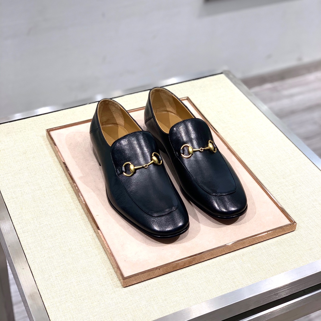 NO:773958,[G*] Original order - Loafers, purchasing agent level - Material - Original imported cowhide - Inner foot pads, water-dyed cowhide - Original genuine leather outsole - Classic fasteners, definitely one of the highlights. Match as you like - Size 39-44 (38, 45 customization is non-refundable and non-exchangeable), loafers, cowhide, Leather soles19860909【G*】原单 -乐福鞋,代购级别 -材质-原版进口牛皮 -内里垫脚 水染牛皮 -原版真皮大底 -经典的扣件,绝对是亮点之一.随意搭配 -Size 39-44（38,45定制不退不换）,,loafers,cowhide,Leather soles,Men's shoes