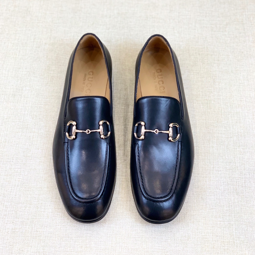 NO:756021,[G*] Original order - Loafers, purchasing agent level - Material - Original imported cowhide - Inner foot pads, water-dyed cowhide - Original genuine leather outsole - Classic fasteners, definitely one of the highlights. Match as you like - Size 39-44 (38, 45 customization is non-refundable and non-exchangeable), loafers, cowhide, Leather soles19860909【G*】原单 -乐福鞋,代购级别 -材质-原版进口牛皮 -内里垫脚 水染牛皮 -原版真皮大底 -经典的扣件,绝对是亮点之一.随意搭配 -Size 39-44（38,45定制不退不换）,,loafers,cowhide,Leather soles,Men's shoes