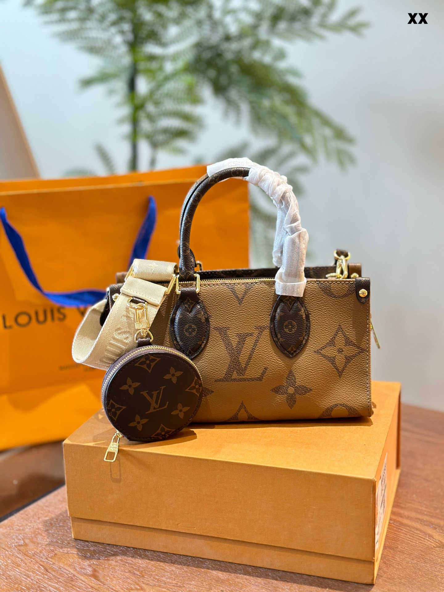 Louis Vuitton LV Onthego Crossbody & Shoulder Bags