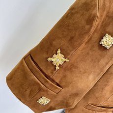 「ICE重工订珠翻毛皮马甲」 今年真的被这个系列狠狠硬控住了 进口的羊皮 做了翻毛的处理 质感从一而终的高级 直 「ICE重工订珠翻毛皮马甲」 今年真的被这个系列狠狠硬控住了 进口的羊皮 做了翻毛的处理 质感从一而终的高级 直