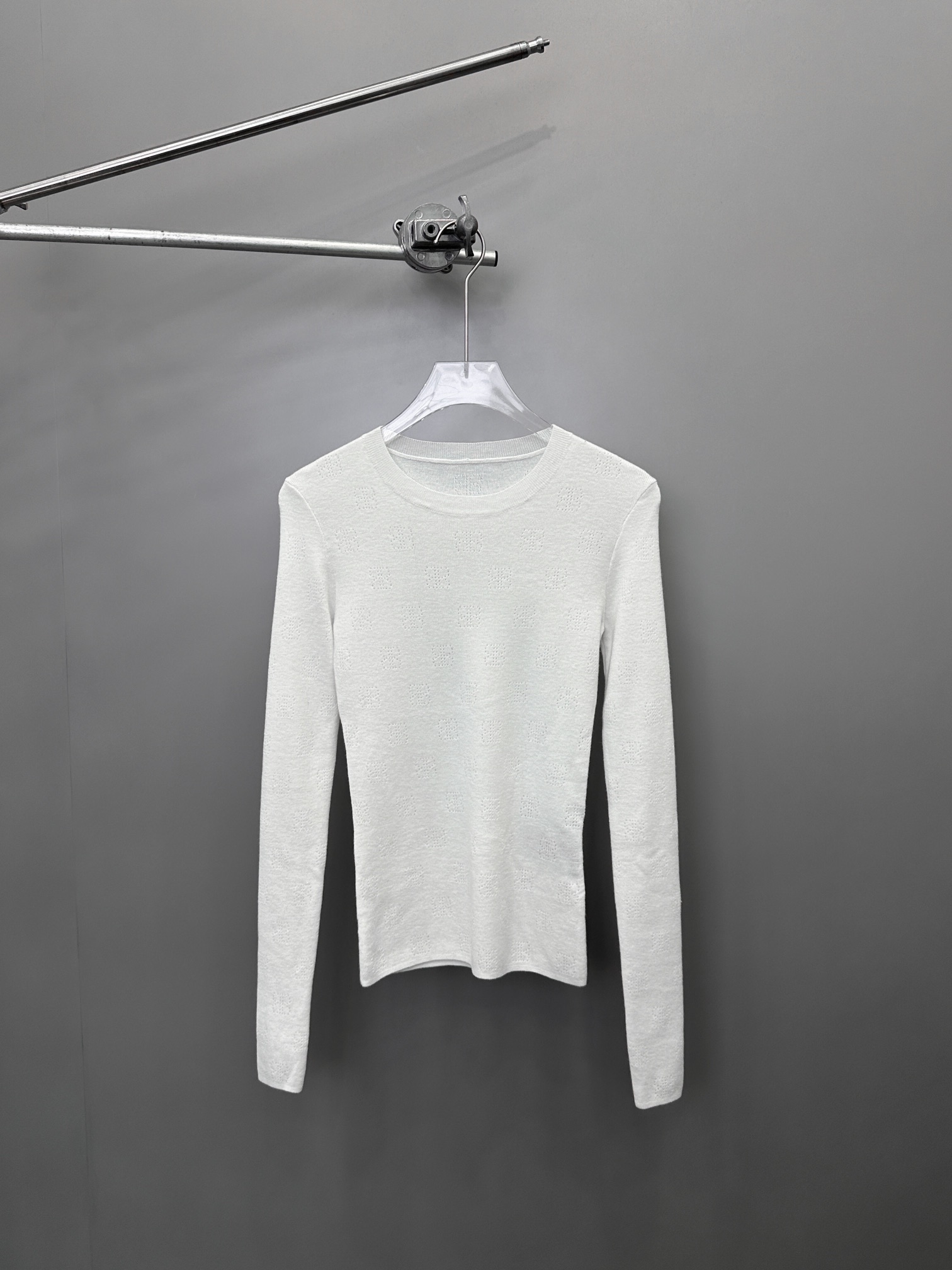 🌾NEW｜新款打底，纯棉面料，柔软透气上身舒适，高弹力坑条针织修身显瘦，整身镂空字母logo设计，尺码S