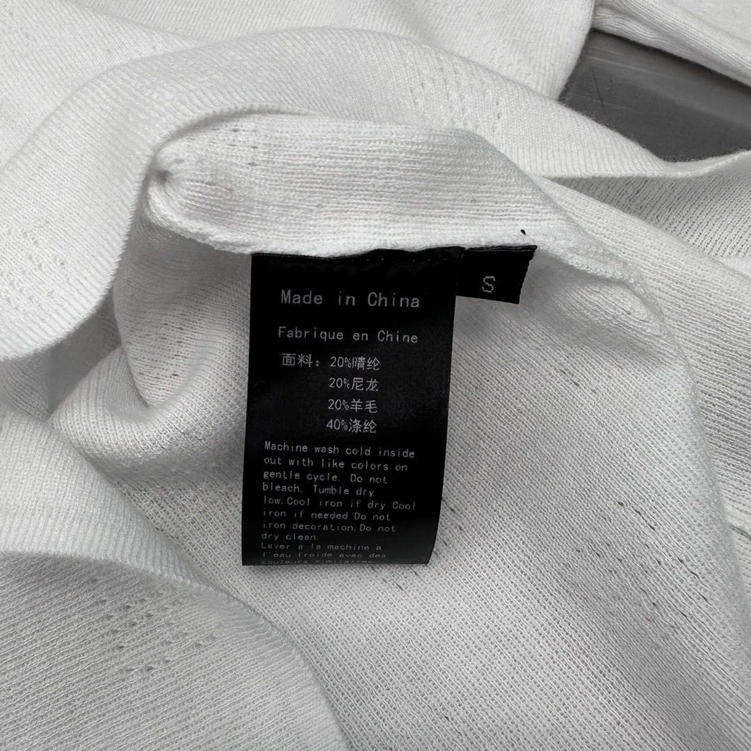 🌾NEW｜新款打底，纯棉面料，柔软透气上身舒适，高弹力坑条针织修身显瘦，整身镂空字母logo设计，尺码S