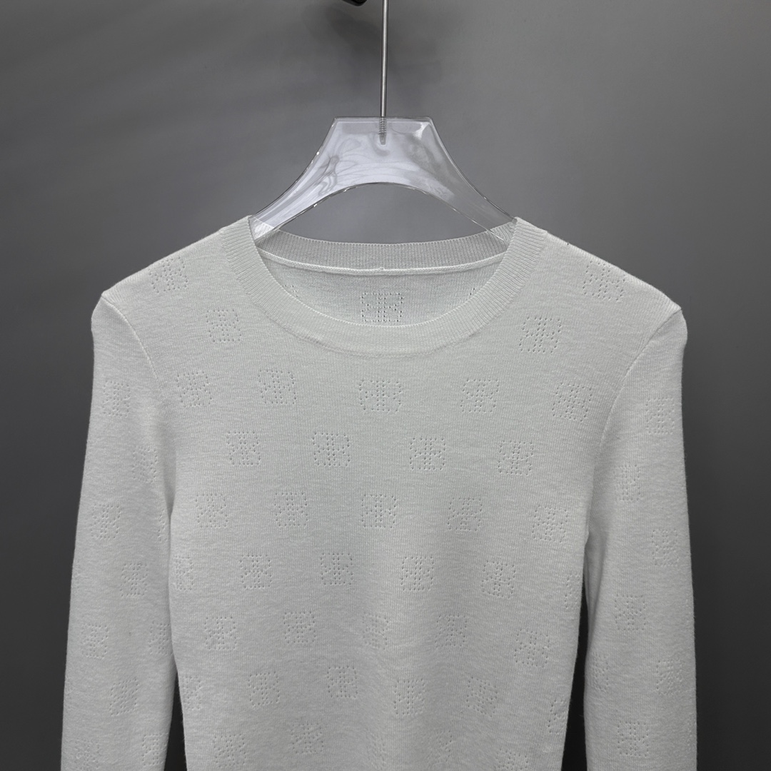 🌾NEW｜新款打底，纯棉面料，柔软透气上身舒适，高弹力坑条针织修身显瘦，整身镂空字母logo设计，尺码S