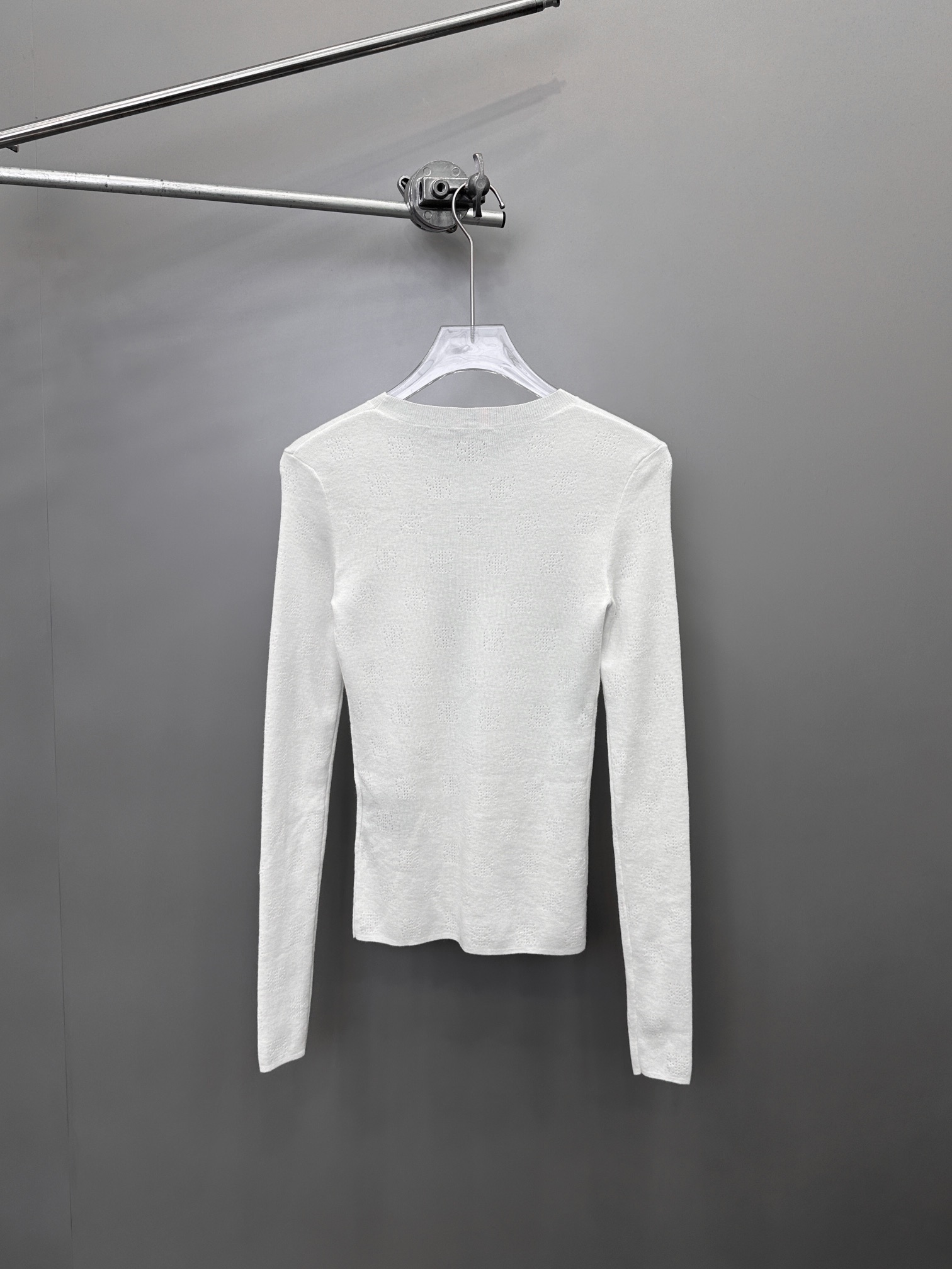 🌾NEW｜新款打底，纯棉面料，柔软透气上身舒适，高弹力坑条针织修身显瘦，整身镂空字母logo设计，尺码S