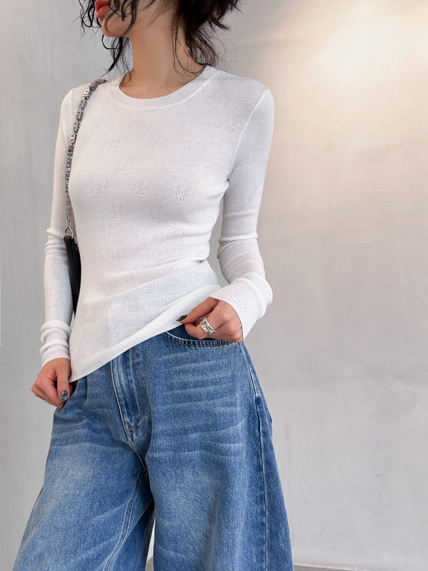 🌾NEW｜新款打底，纯棉面料，柔软透气上身舒适，高弹力坑条针织修身显瘦，整身镂空字母logo设计，尺码S